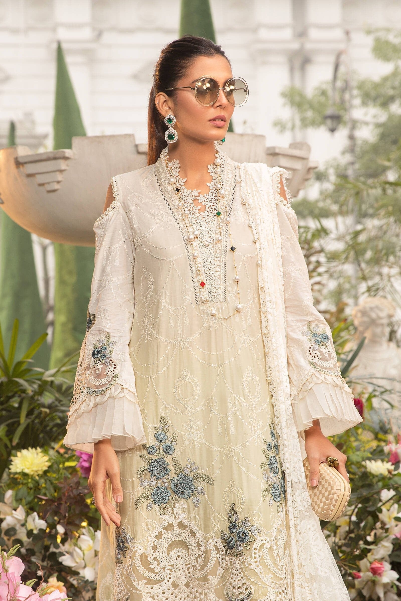 MARIA.B Mein Teri Aan Luxury Lawn Collection 2022 – D-2202-A - Image 4