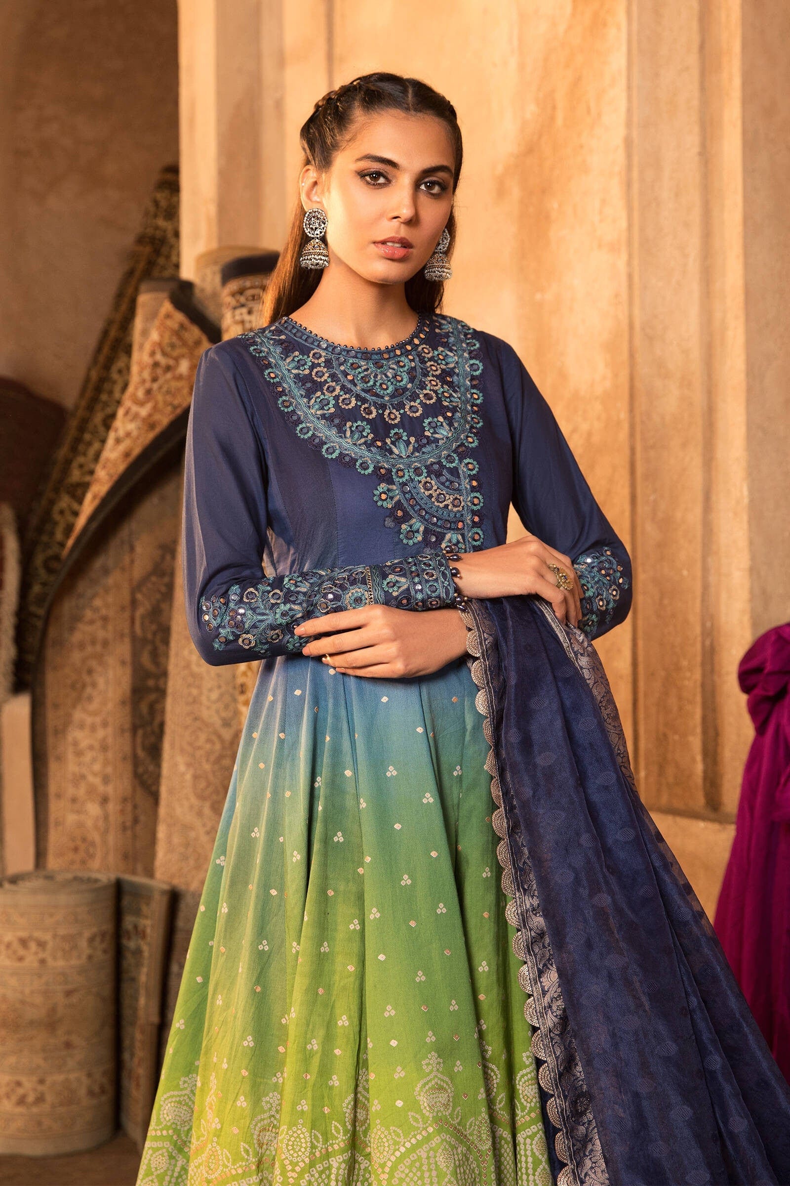 MARIA.B Mein Teri Aan Luxury Lawn Collection 2022 – D-2205-B - Image 2