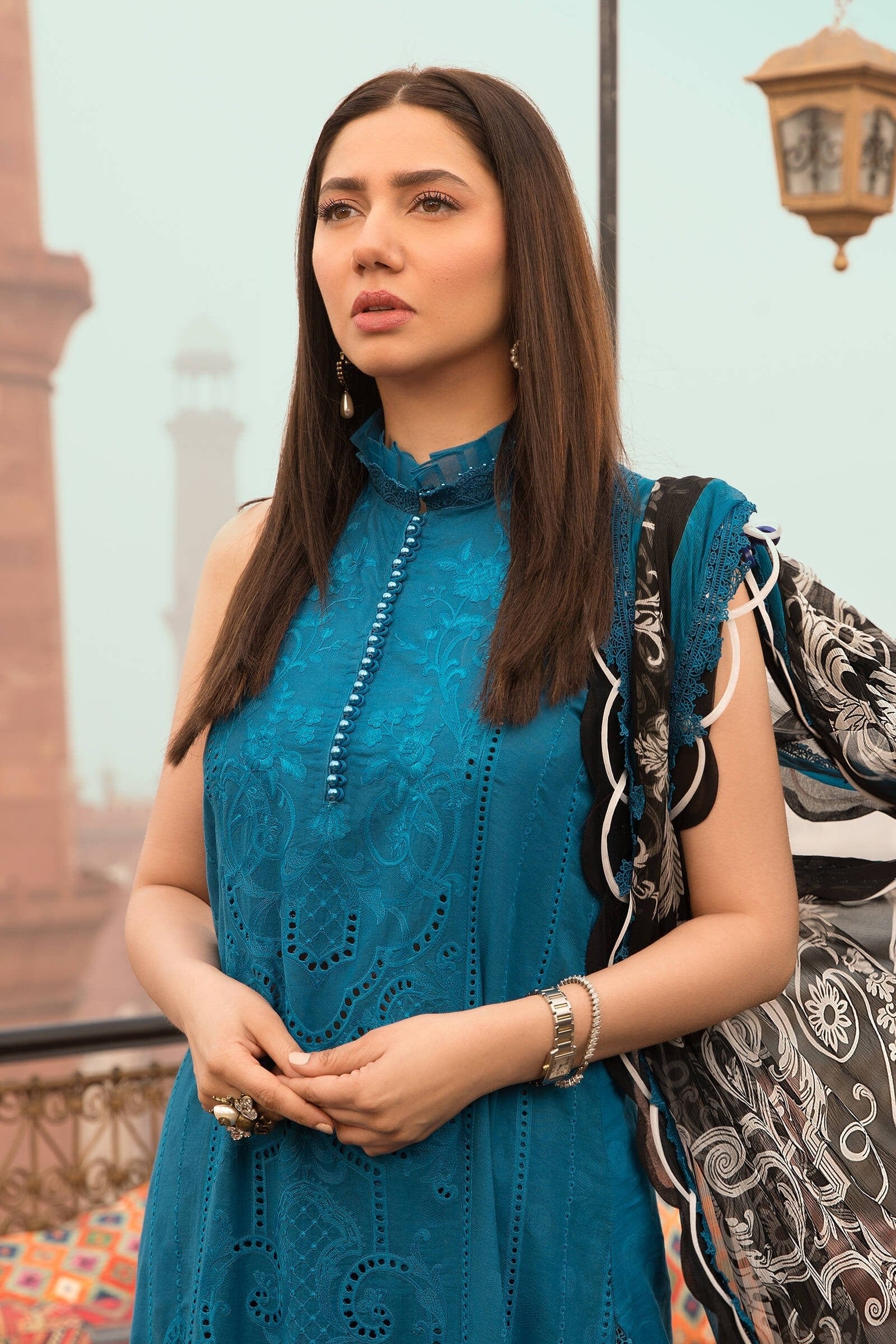 MARIA.B Mein Teri Aan Luxury Lawn Collection 2022 – D-2208-B - Image 5