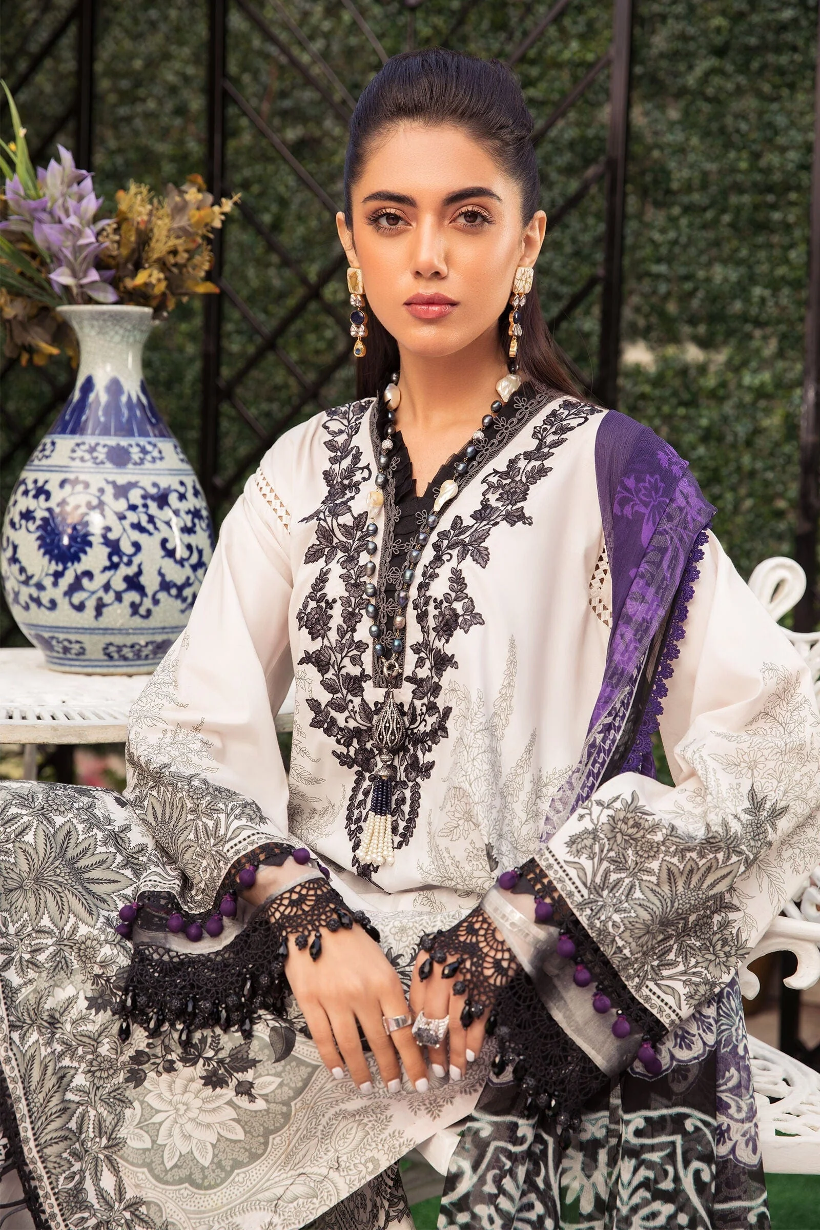 MARIA.B MPrints Secret Garden Spring/Summer Lawn Collection 2022 – MPT-1307-A - Image 2