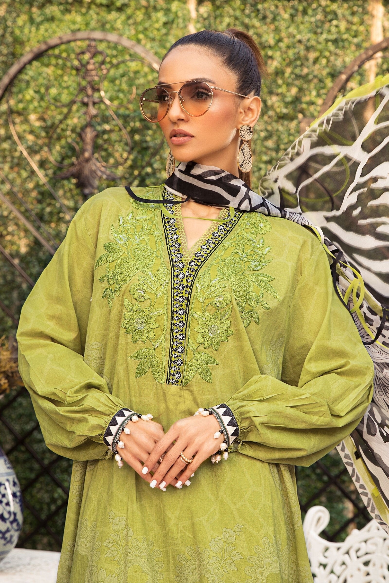 MARIA.B MPrints Secret Garden Spring/Summer Lawn Collection 2022 – MPT-1310-A - Image 3