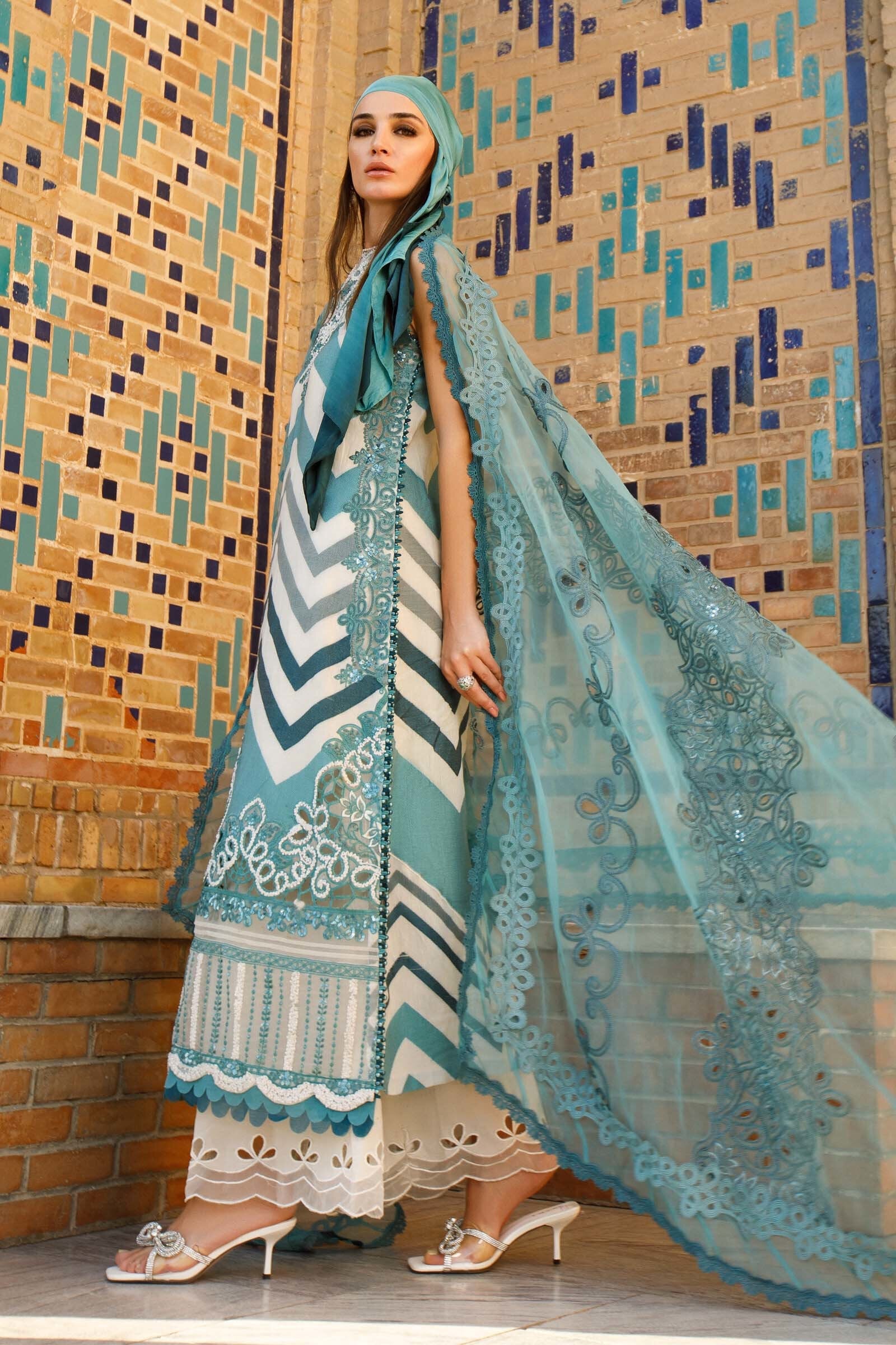 MARIA.B Luxury Lawn Collection 2023 – D-2314-B - Image 4