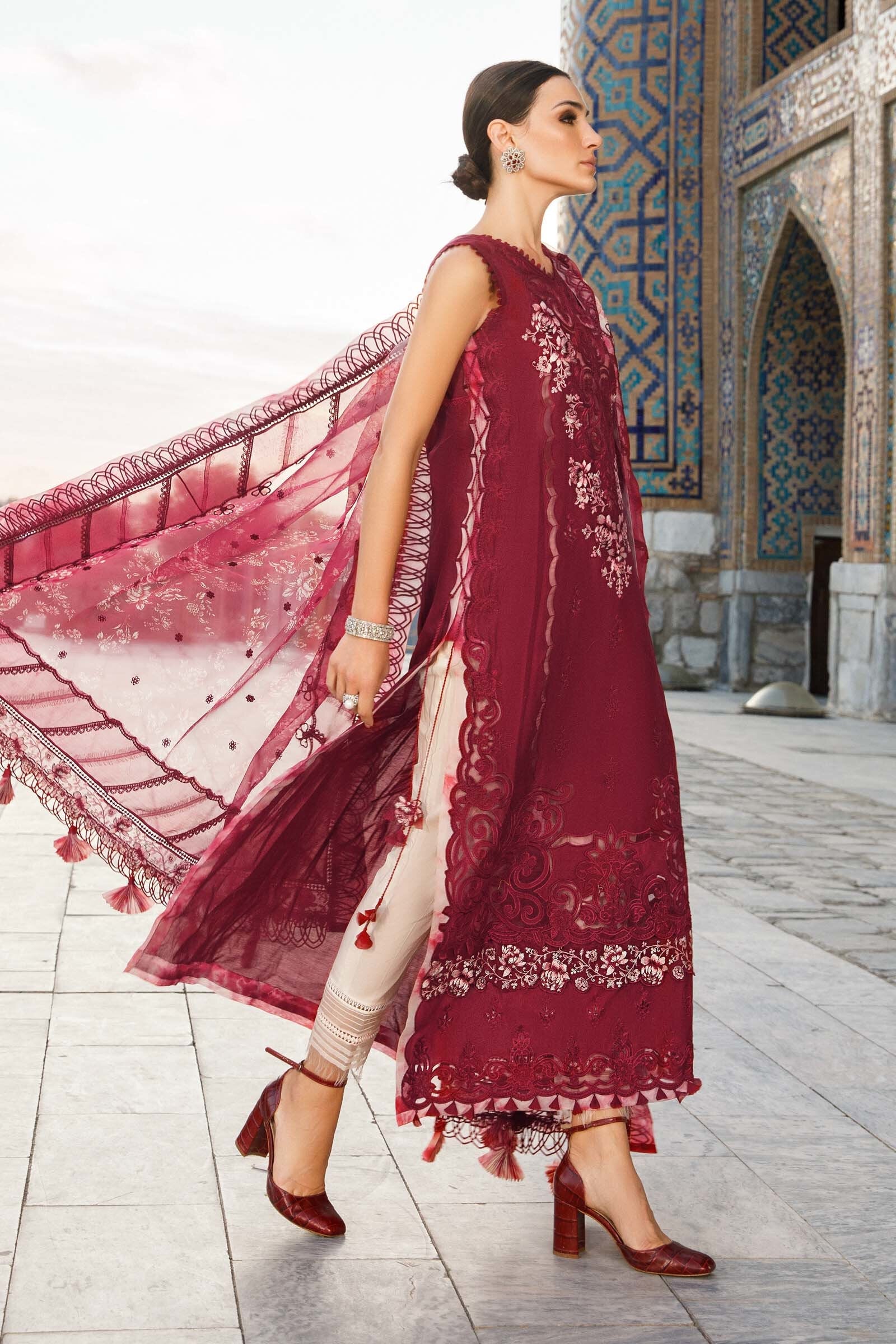 MARIA.B Luxury Lawn Collection 2023 – D-2315-B - Image 3
