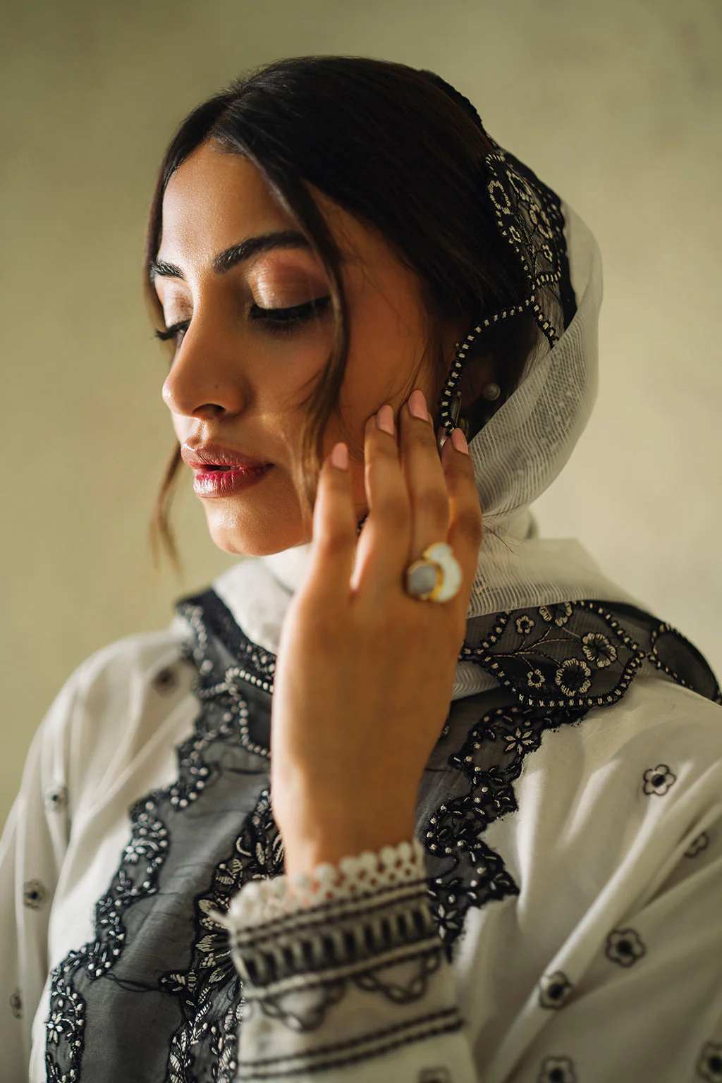 Neeshay Monochrome Lawn Series – Lueur - Image 6
