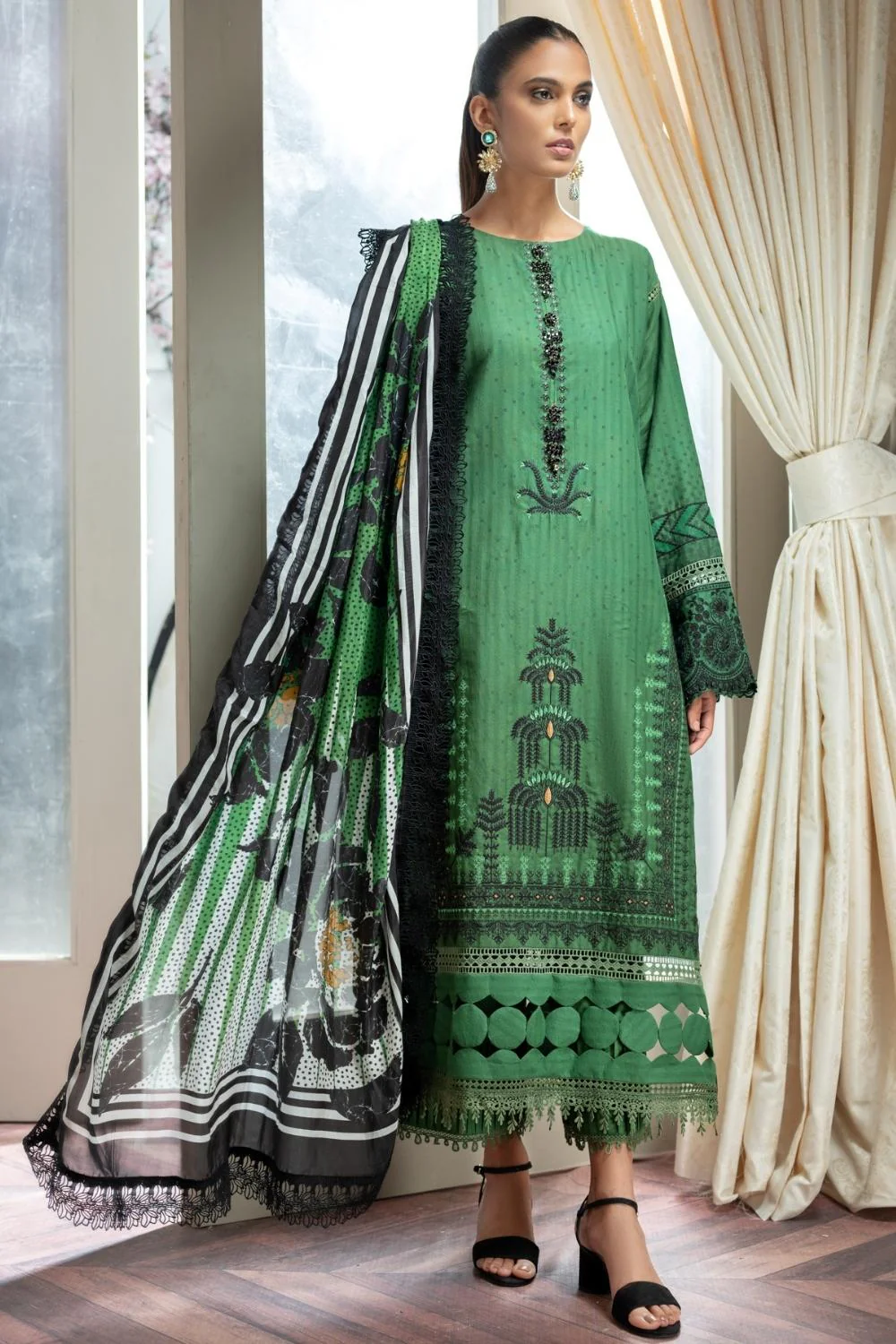Nisa Hussain x Ittehad Luxury Lawn Collection – LF-NH1-010 - Image 5