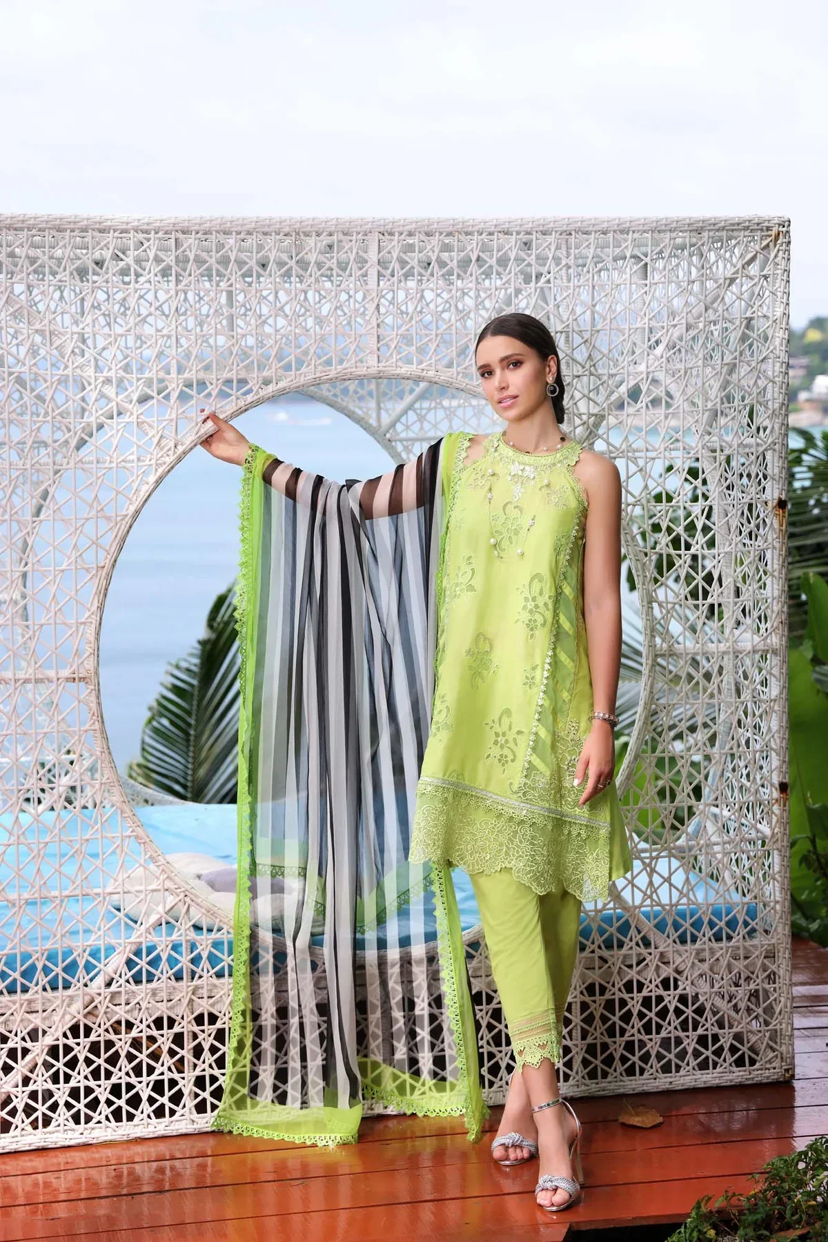 Noor by Saadia Asad Luxe Printkari Lawn 2024 – D8-B - Image 4