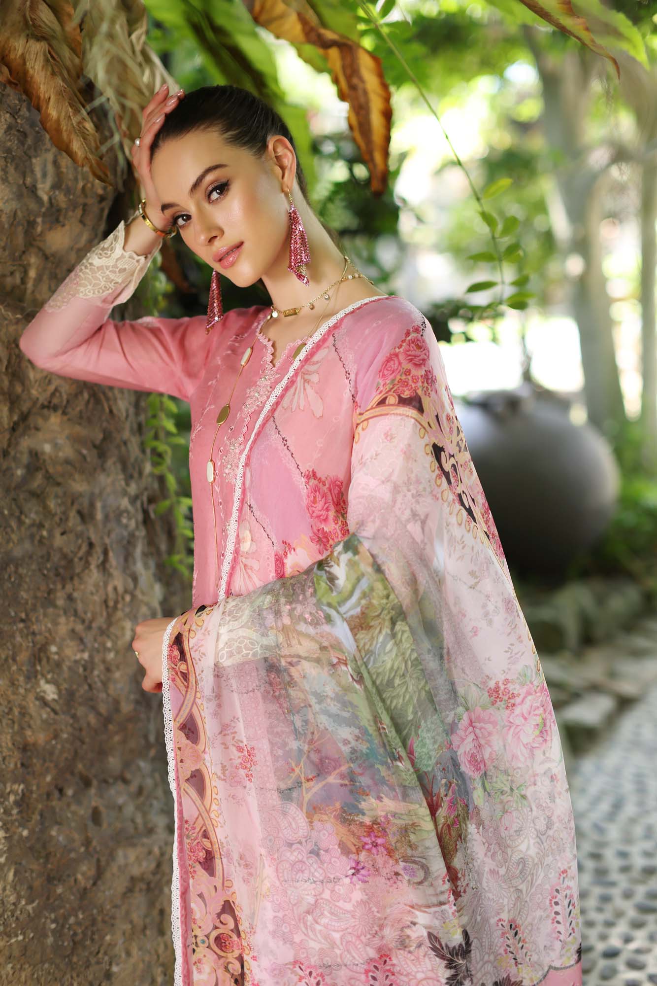 Noor by Saadia Asad Luxury Chikankari Lawn Collection – D1-A Pink Ombre - Image 3