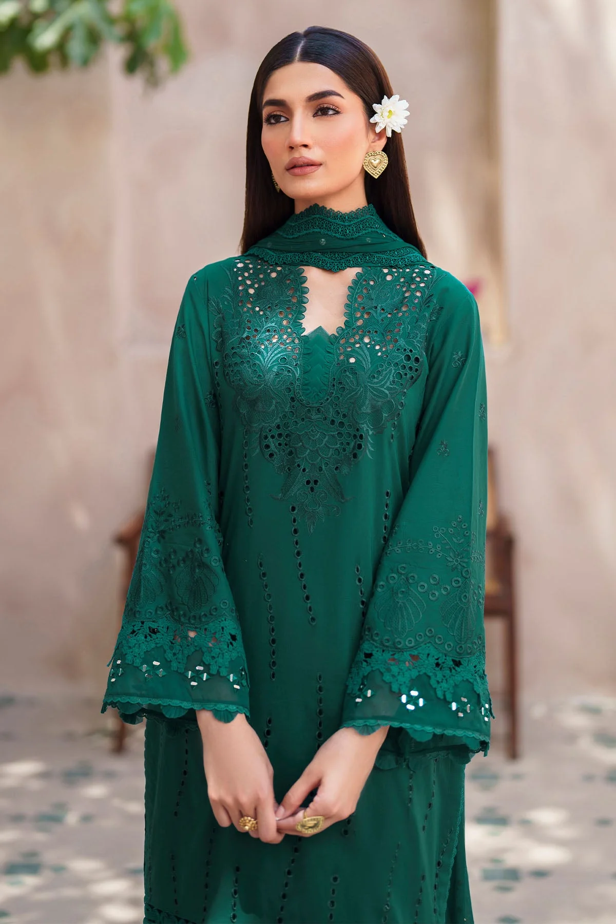 Nureh Bazaar Chikankari Lawn – NS-135 - Image 3