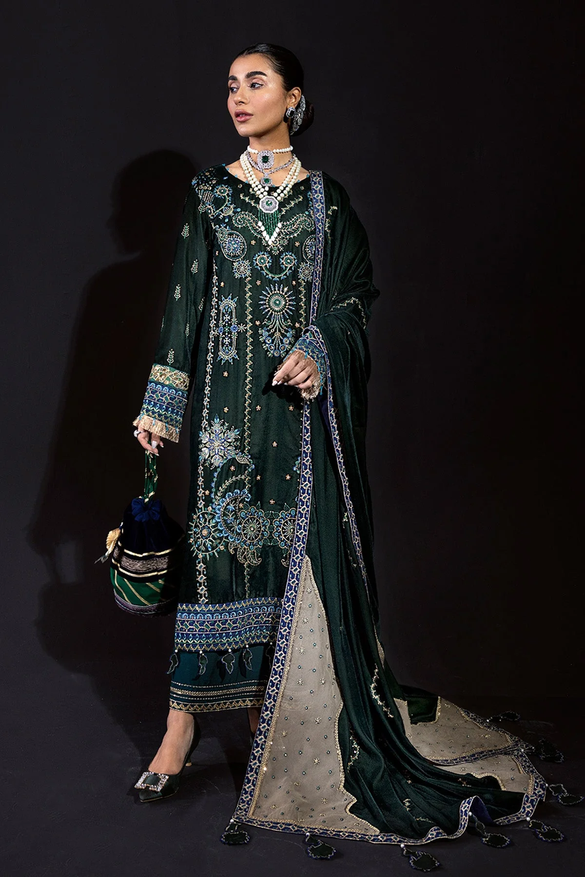 Nureh Maya Velvet Collection 2022 – GUL - Image 3