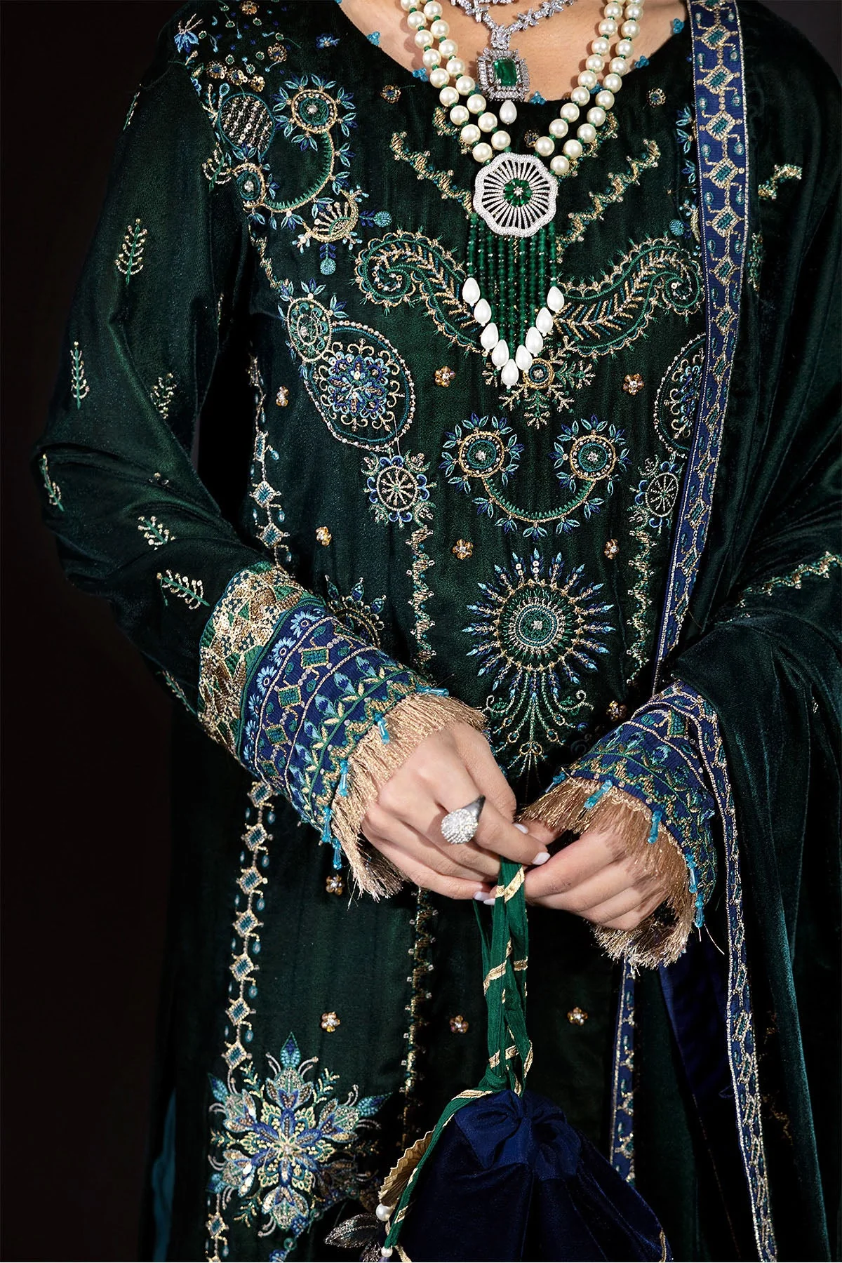 Nureh Maya Velvet Collection 2022 – GUL - Image 4
