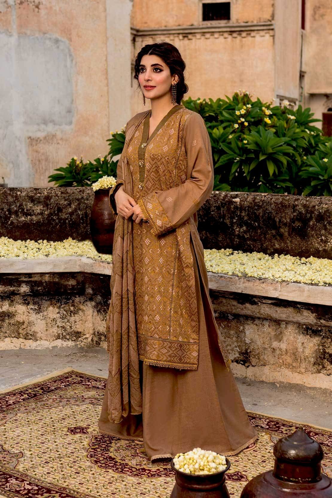 Raaya by Rang Rasiya – Luxury Embroidered Winter Series 2020 – LE-322-Nawankot - Image 3