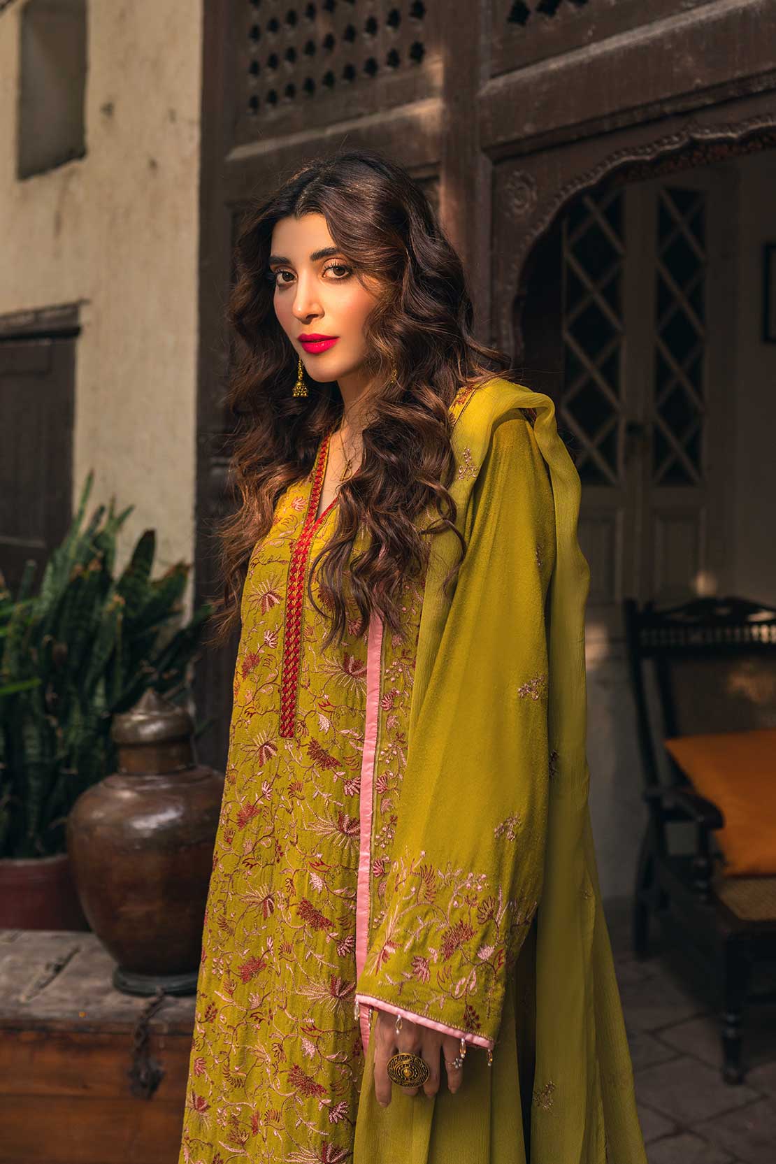 Raaya by Rang Rasiya – Luxury Embroidered Winter Series 2020 – LE-326-Roshnai - Image 3