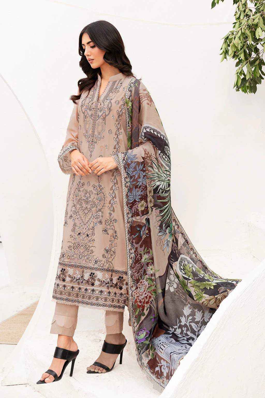Ramsha Mashaal Luxury Lawn – L-1106 - Image 5