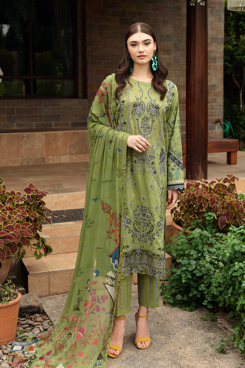 Ramsha Riwayat Luxury Lawn – Y-912