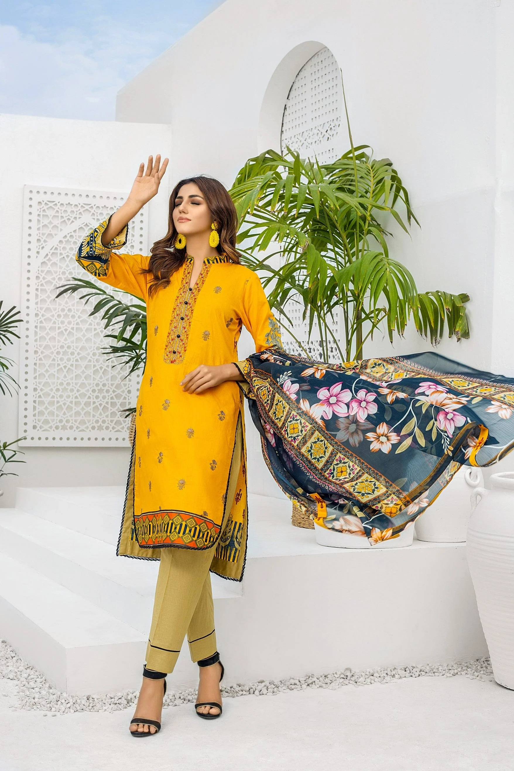 Rangreza Embroidered Lawn Collection – RE22-2 - Image 7