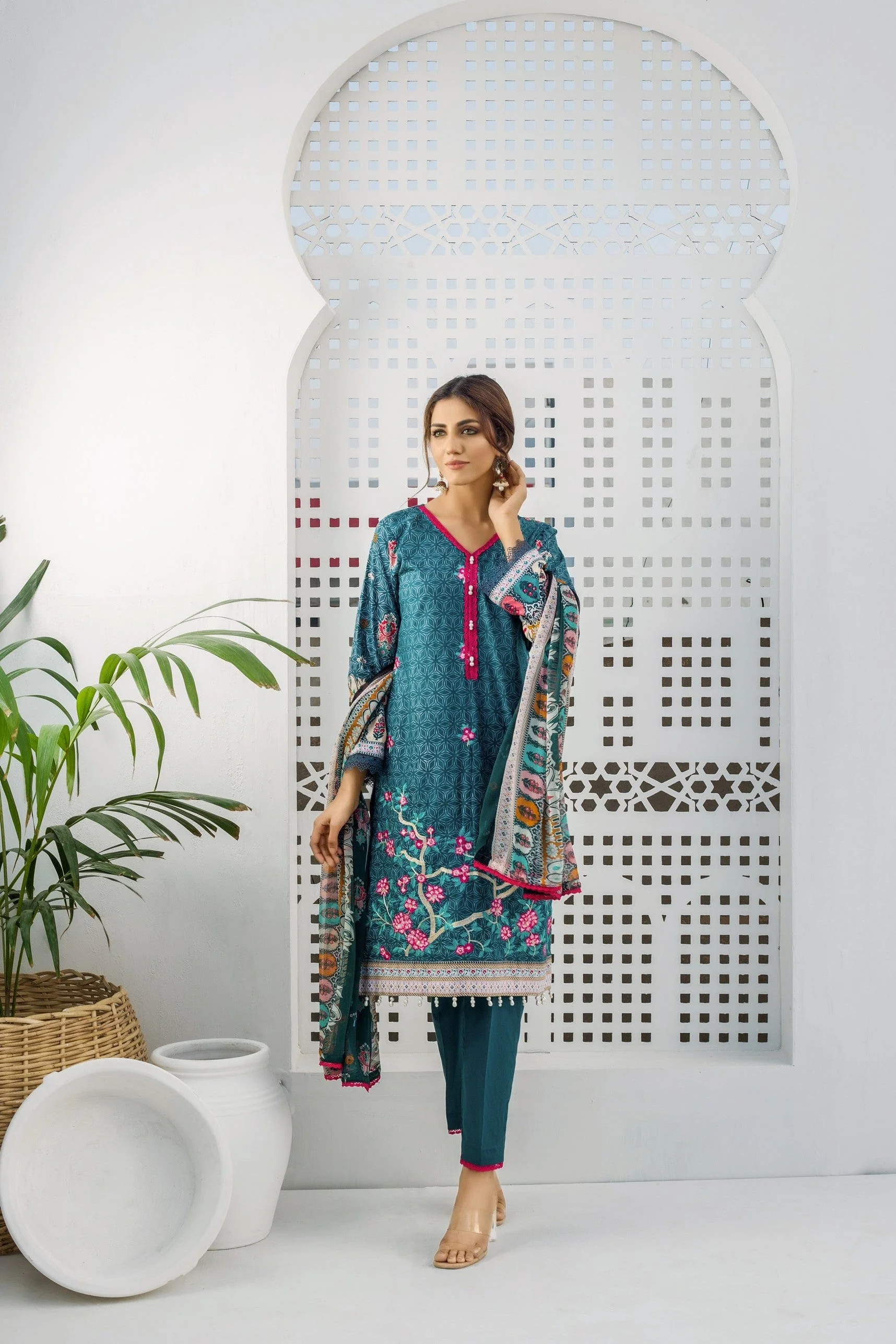 Rangreza Embroidered Lawn Collection – RE22-5 - Image 3