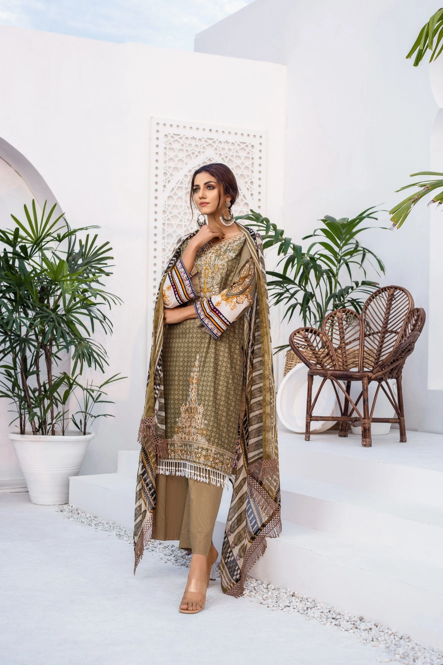 Rangreza Embroidered Lawn Collection – RE22-7 - Image 9