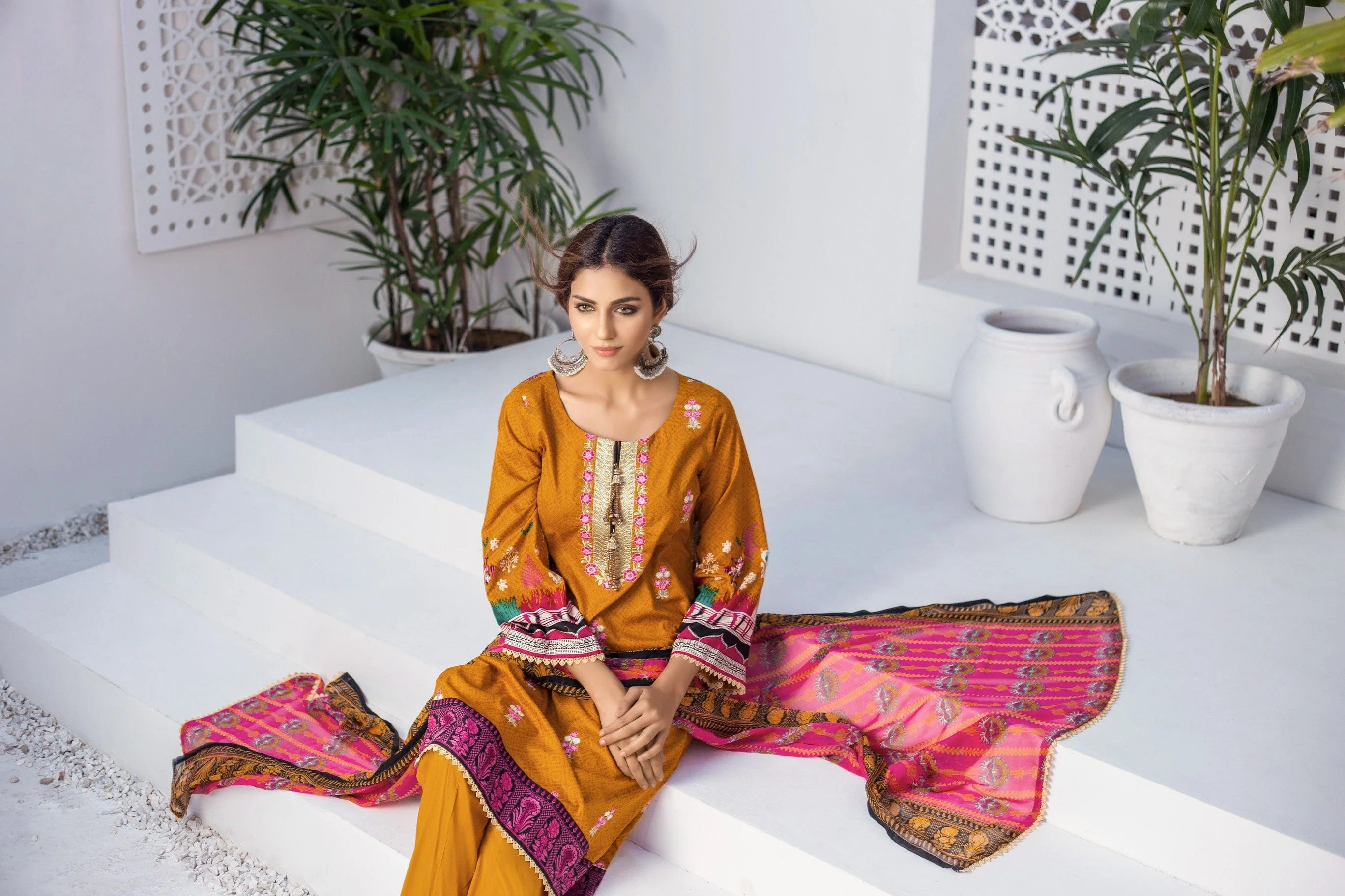 Rangreza Embroidered Lawn Collection – RE22-8 - Image 4