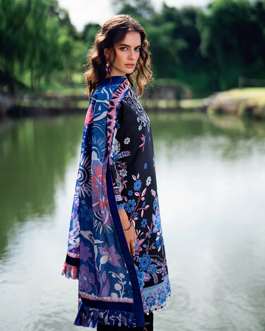 Roheenaz Garden Veal Printed Lawn – BlackBerry Frost - Image 4