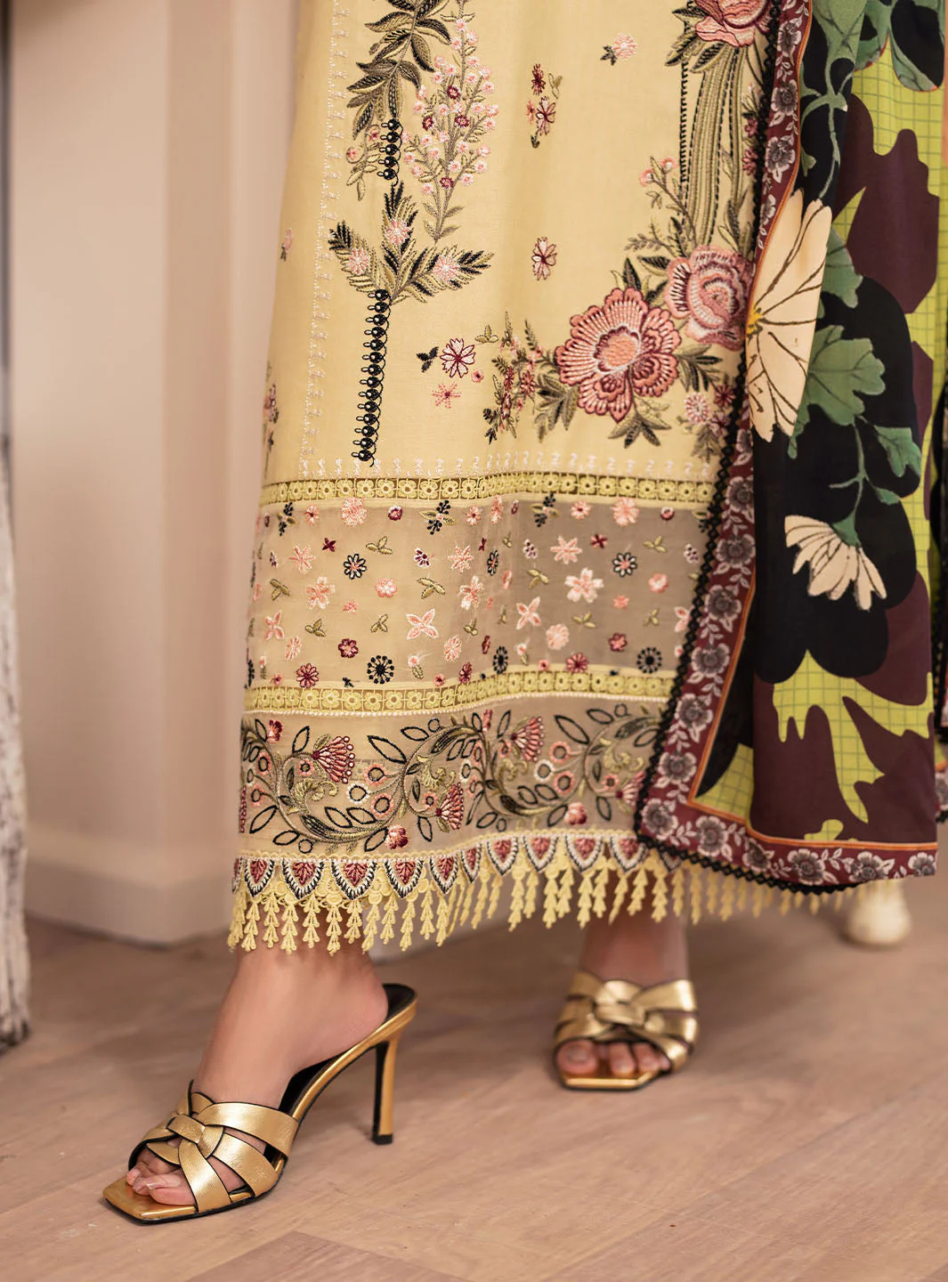 Roheenaz Meraki Winter Linen '24 – Evie - Image 3