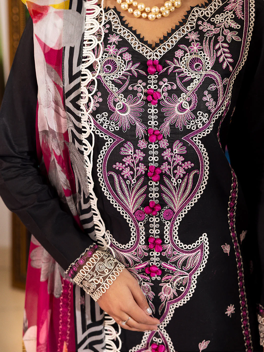 Roheenaz Tabeer Lawn Collection 2023 – Rani - Image 3