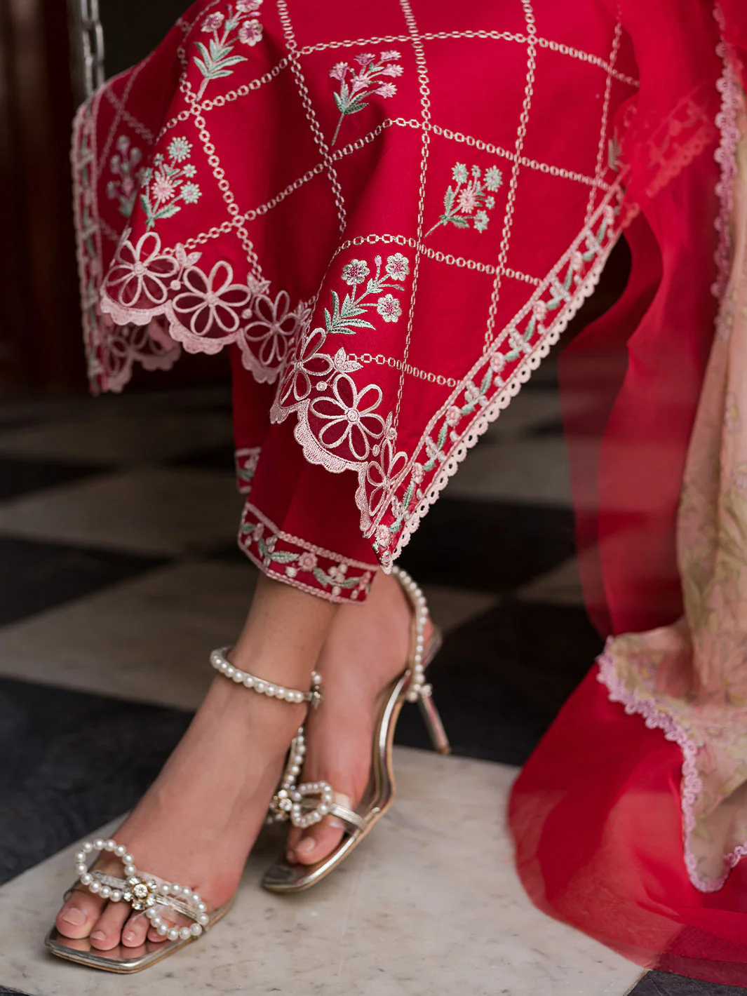 Roheenaz Wisteria Lawn Collection – ALMAS - Image 3