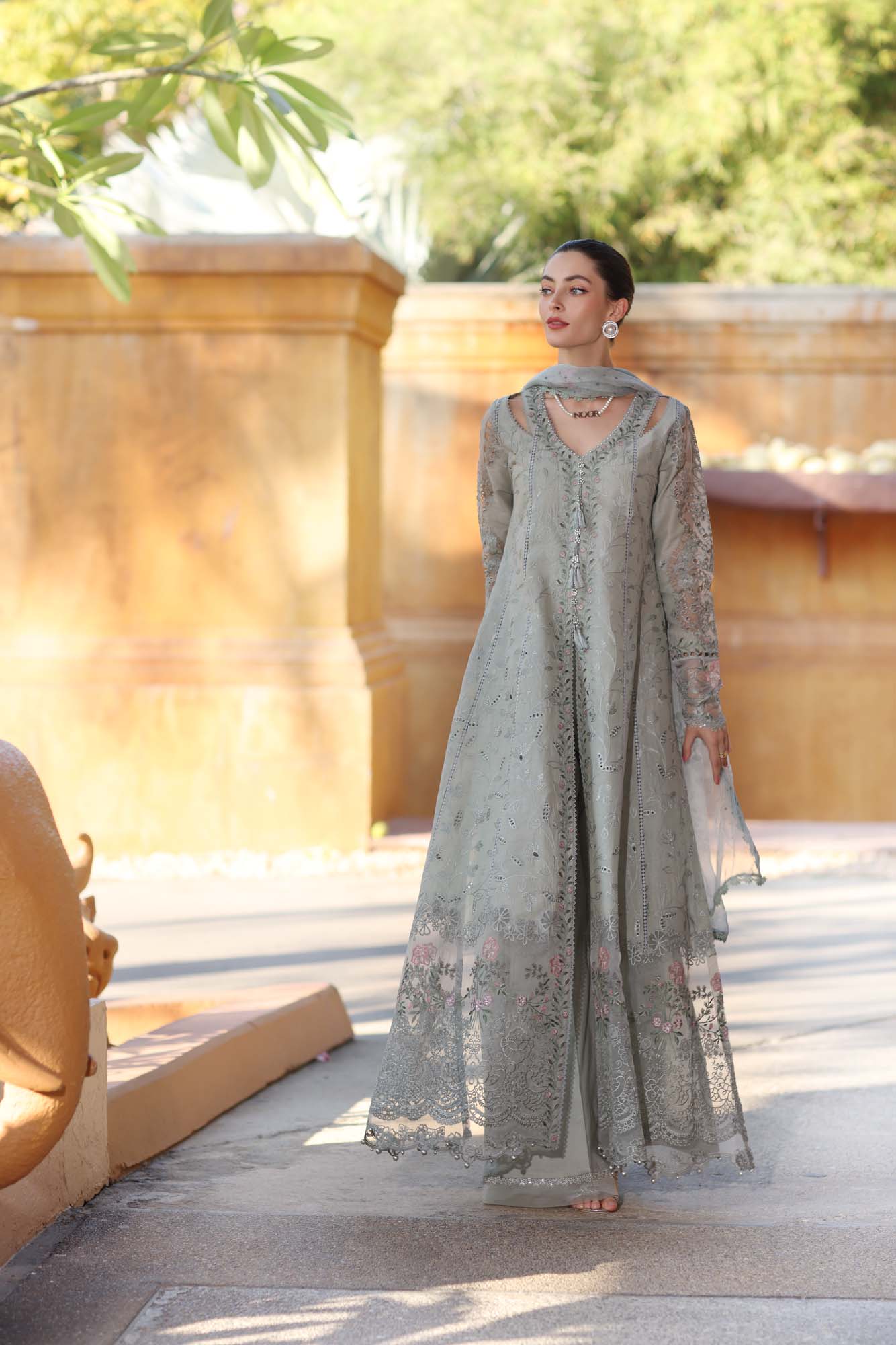 Saadia Asad Noor Eid Luxury Laserkaari Lawn – D1-A - Image 4