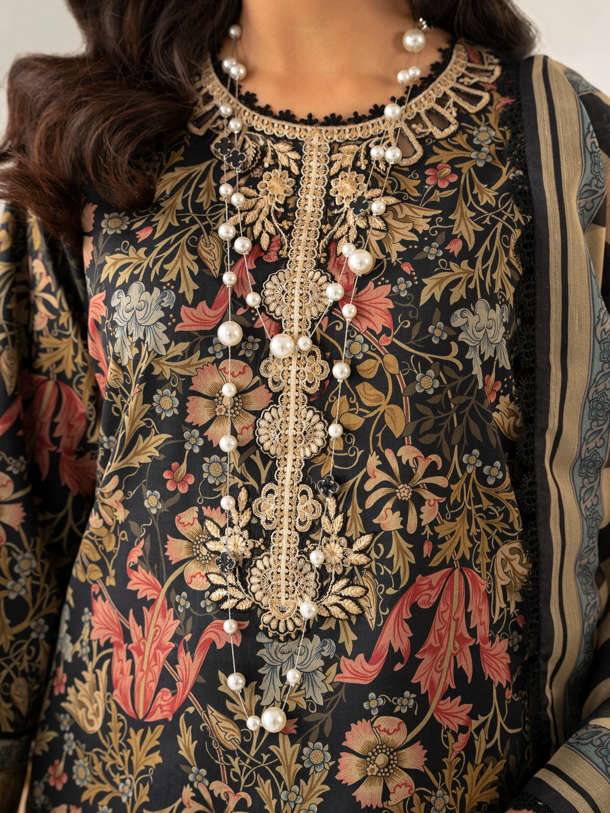 Sable Vogue Lila Lawn Collection – SAL-07-23-V1 - Image 4