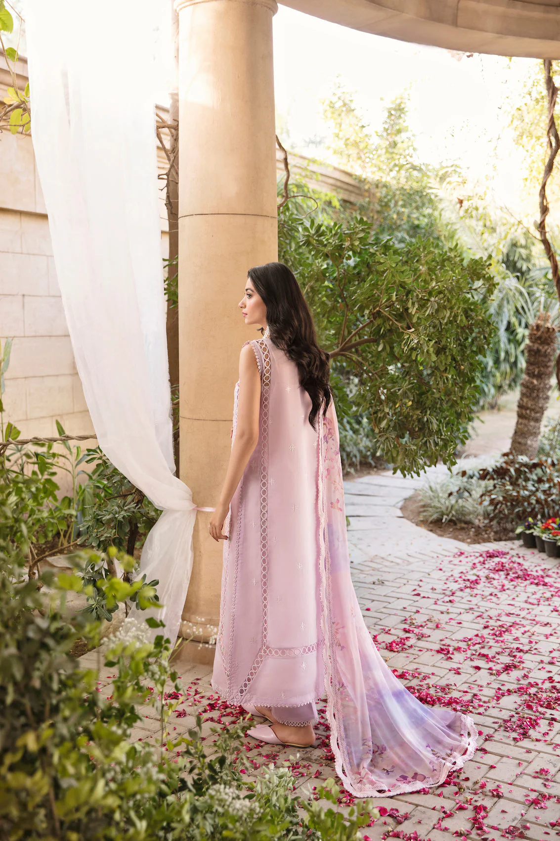 Sable Vogue Luxury Lawn Collection – IRIS - Image 4