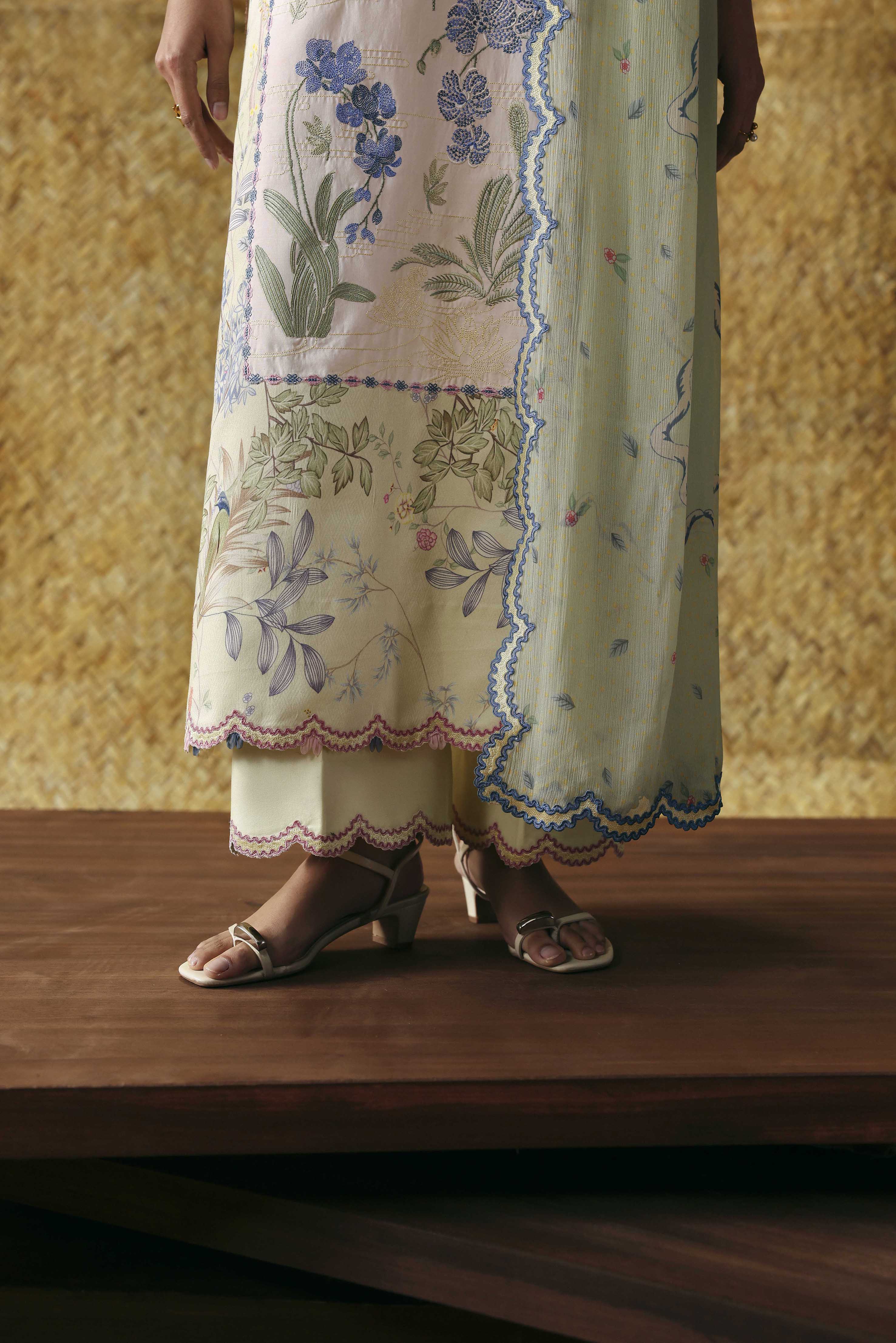 Sable Vogue Luxury Lawn – SL-08-26-V2 - Image 2