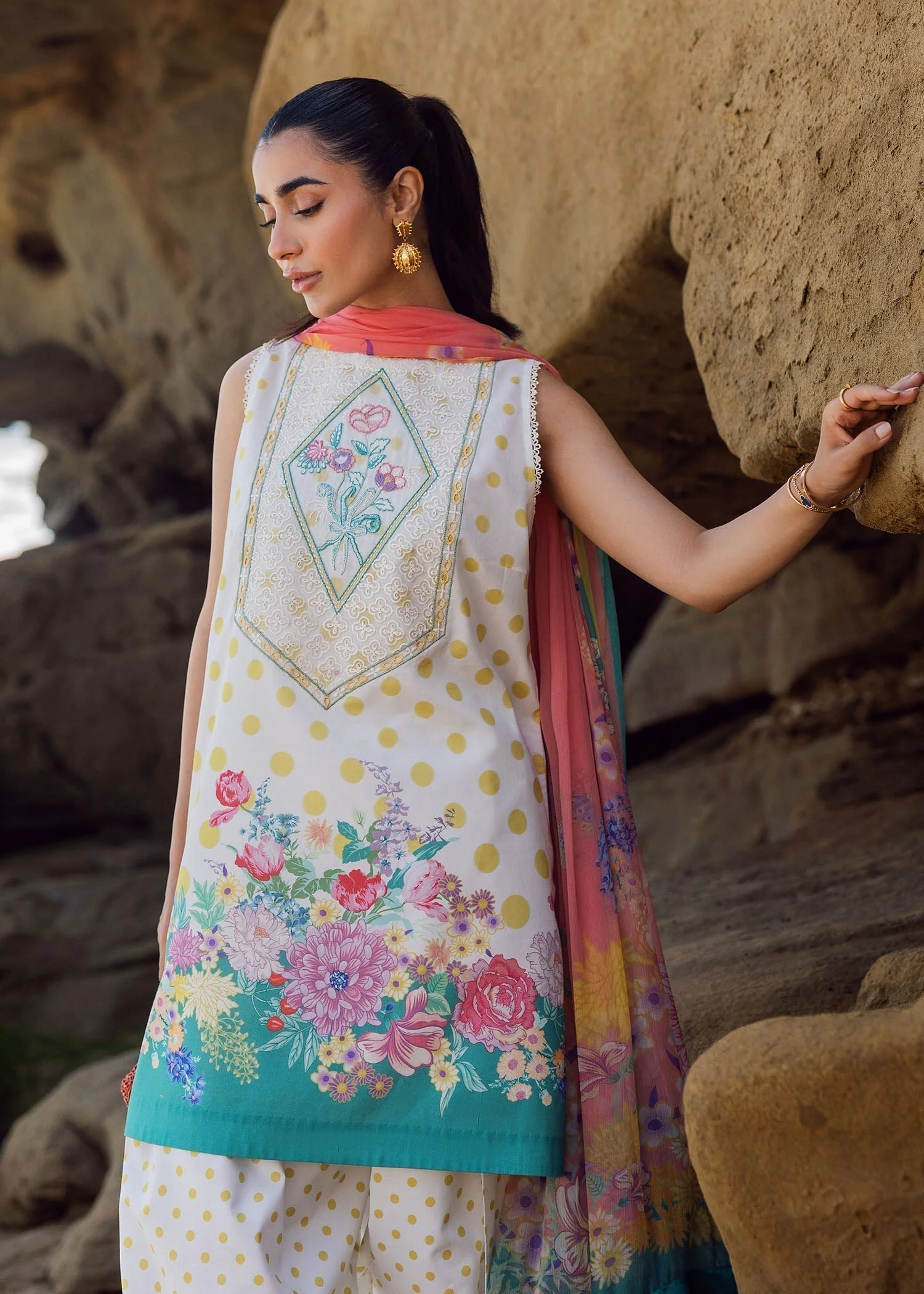 Sadaf Fawad Khan Siraa Everyday Lawn – Retro Polka - Image 3