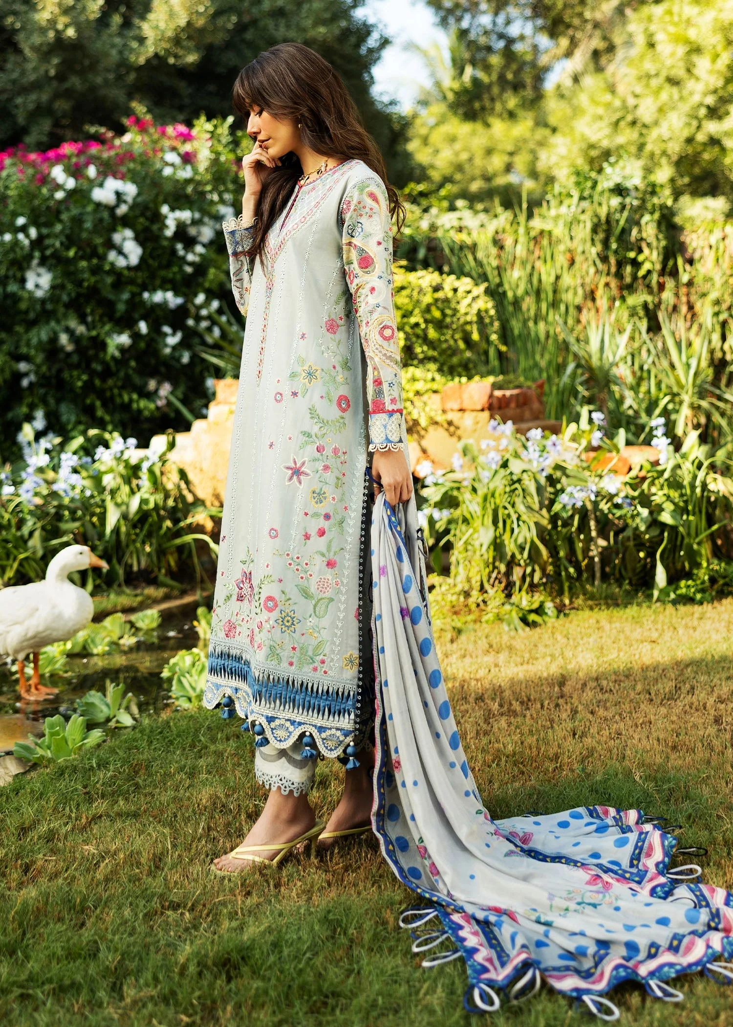 Sadaf Fawad Khan Siraa Luxury Lawn – PAISLEY GARDEN - A - Image 2