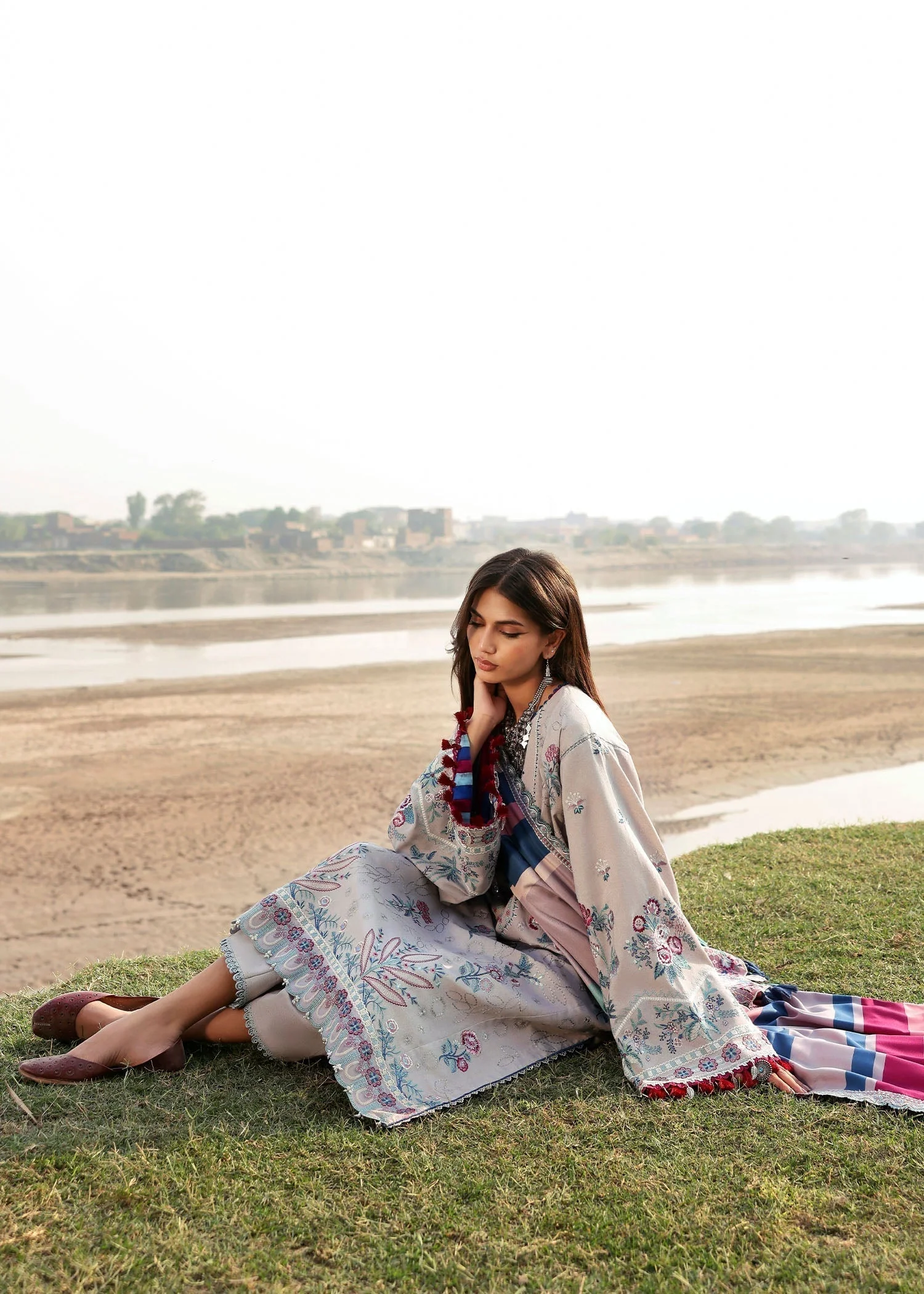 Sadaf Fawad Khan Siraa Winter – Roshan Ara - Image 3