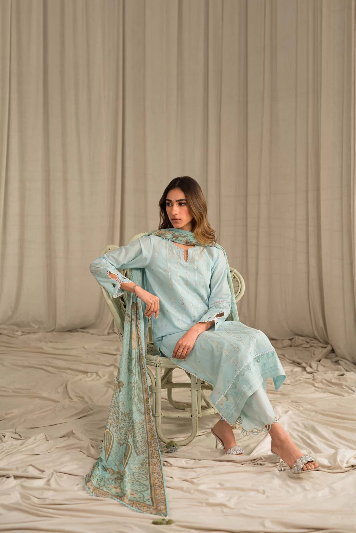 Sahar Mirage Luxury x Kiran Malik Lawn Collection – Slub Lawn 3 Piece (Embroidered)-S24-ES-L1-01 - Image 3