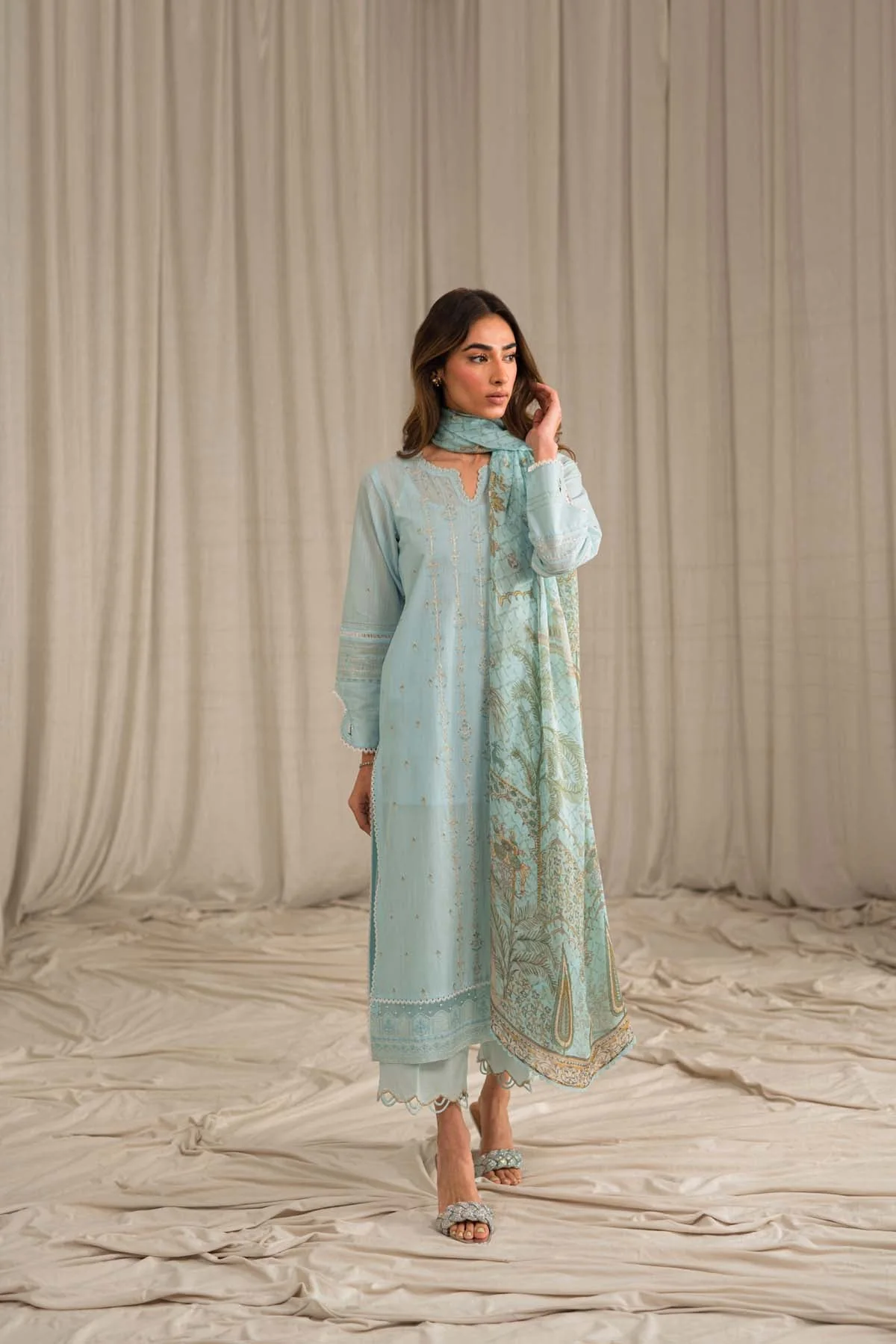 Sahar Mirage Luxury x Kiran Malik Lawn Collection – Slub Lawn 3 Piece (Embroidered)-S24-ES-L1-01 - Image 4