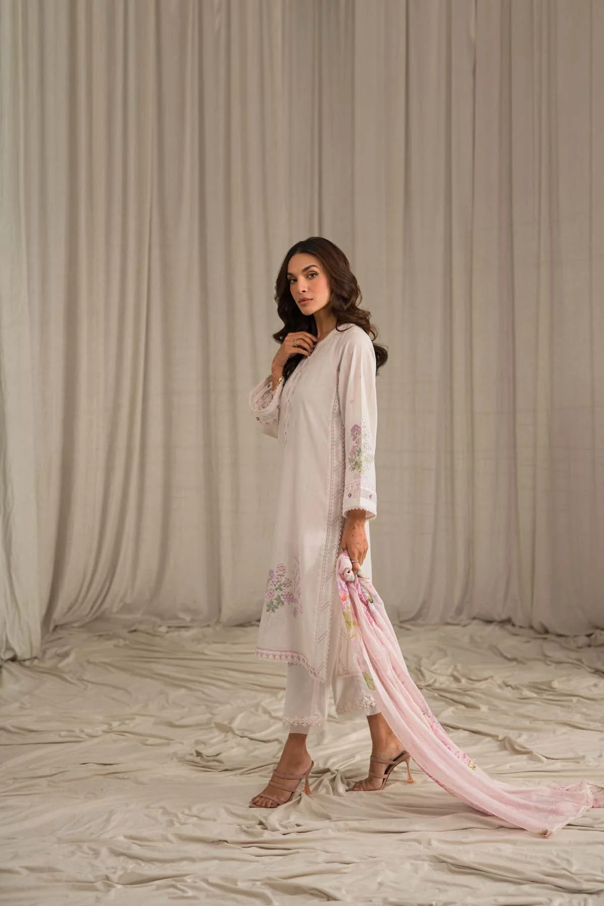 Sahar Mirage Luxury x Kiran Malik Lawn Collection – Slub Lawn 3 Piece (Embroidered)-S24-ES-L1-05 - Image 4