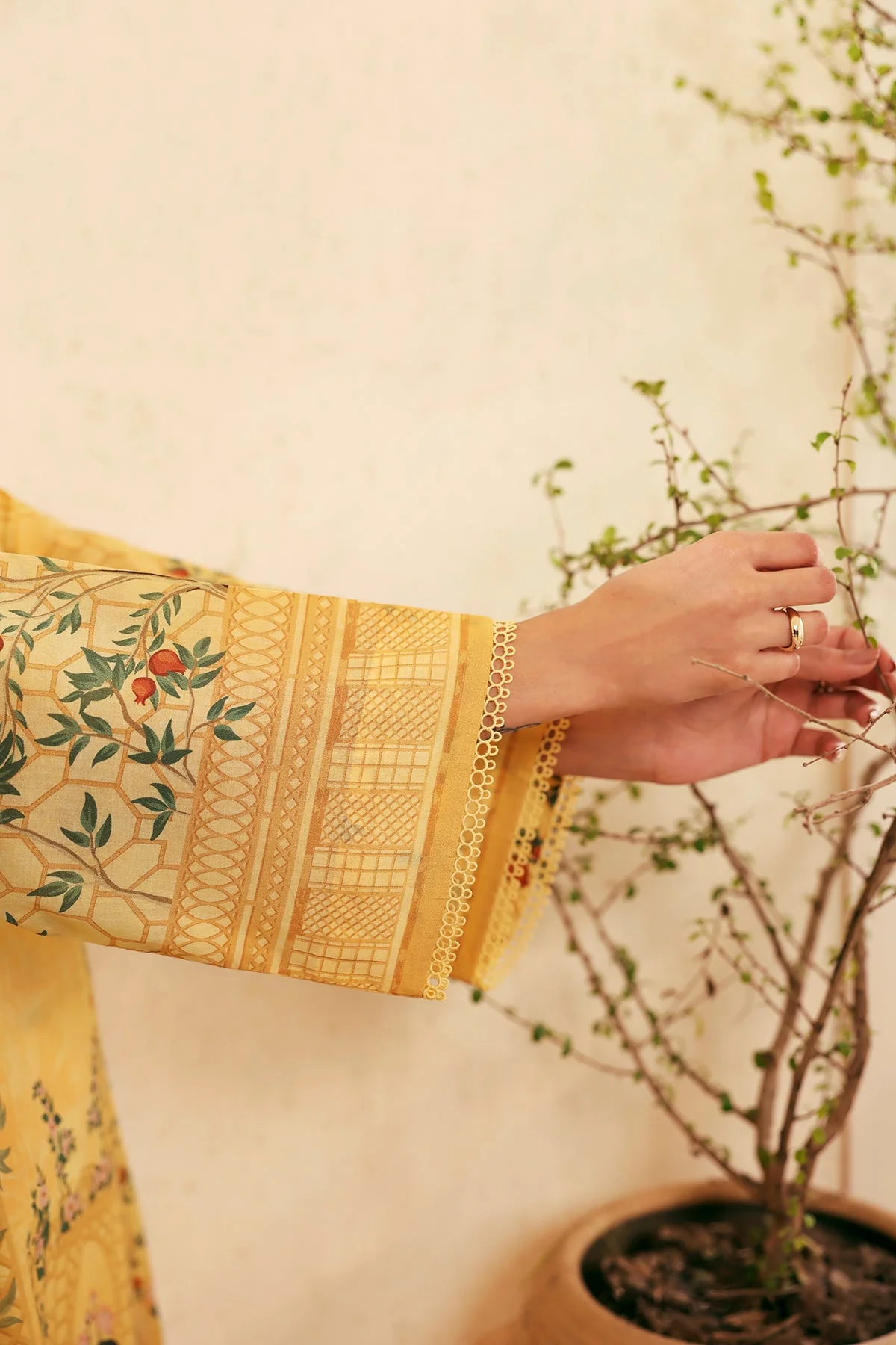 Sahar Selene Lawn – Golden Trellis - Image 5