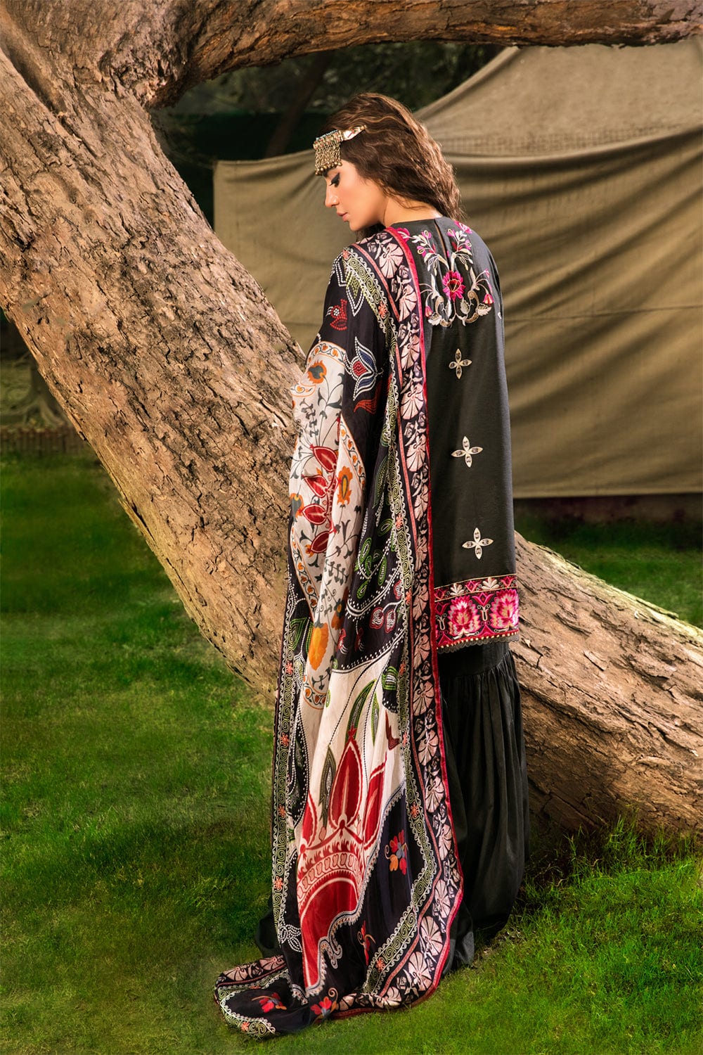 Saira Rizwan x Ittehad Luxury Lawn Collection – KANWAL - Image 6