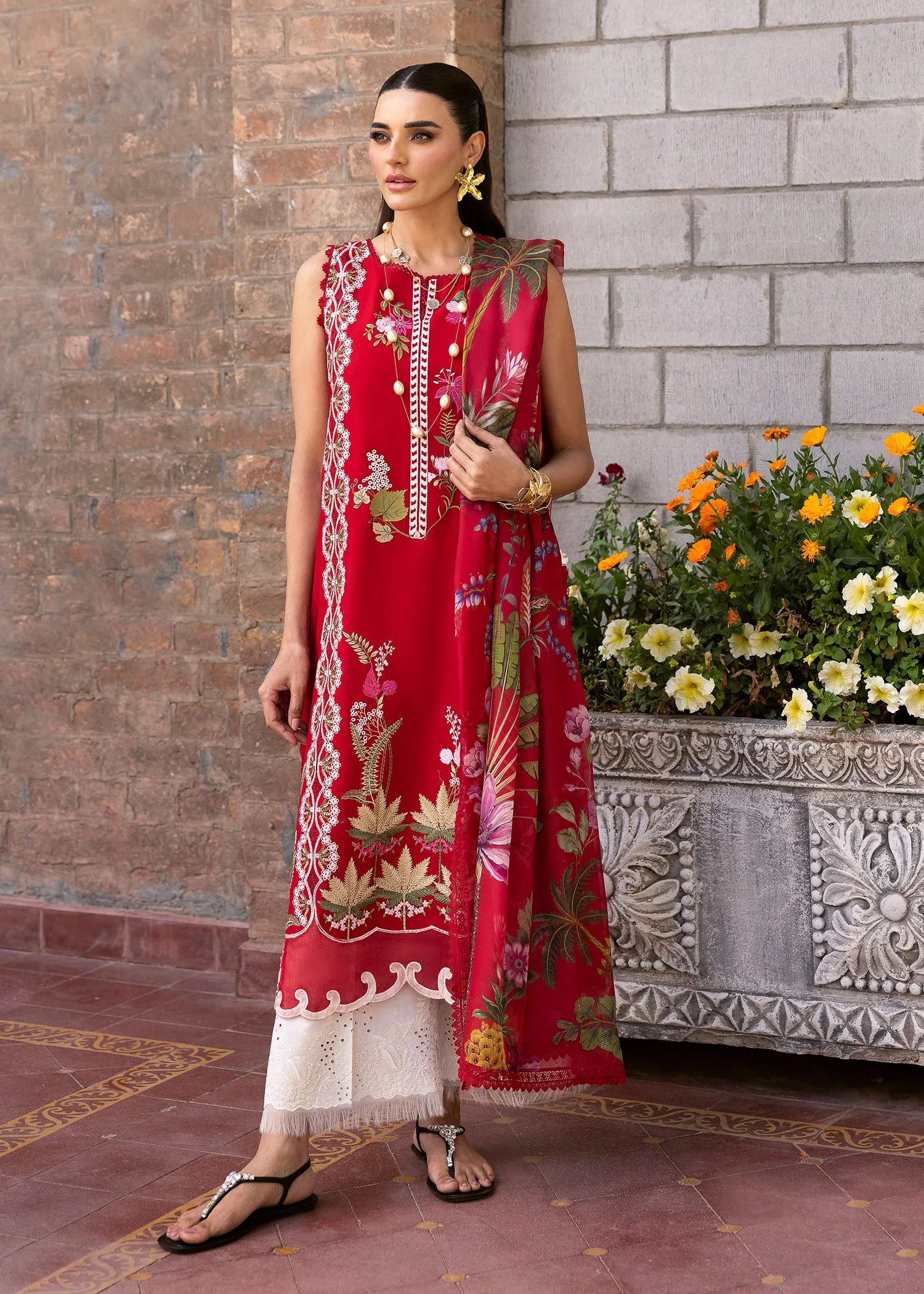 Saira Shakira Bloom Luxury Lawn โ SAUVAGE 6-A