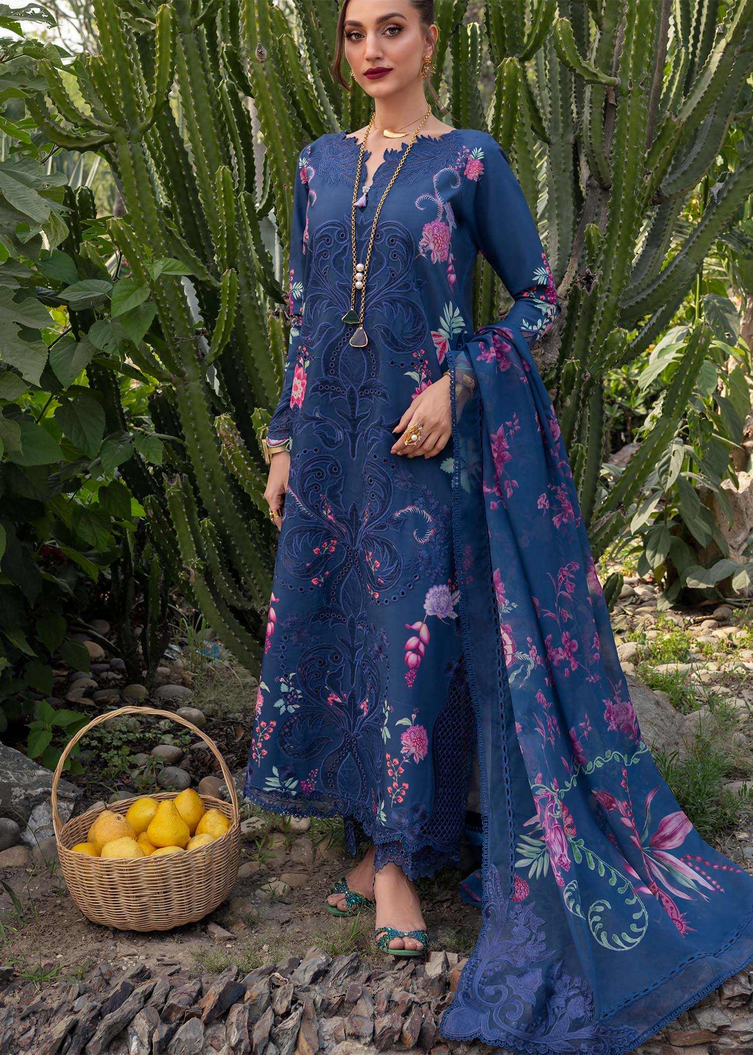 Saira Shakira Bloom Luxury Lawn – ZELIE - Image 4