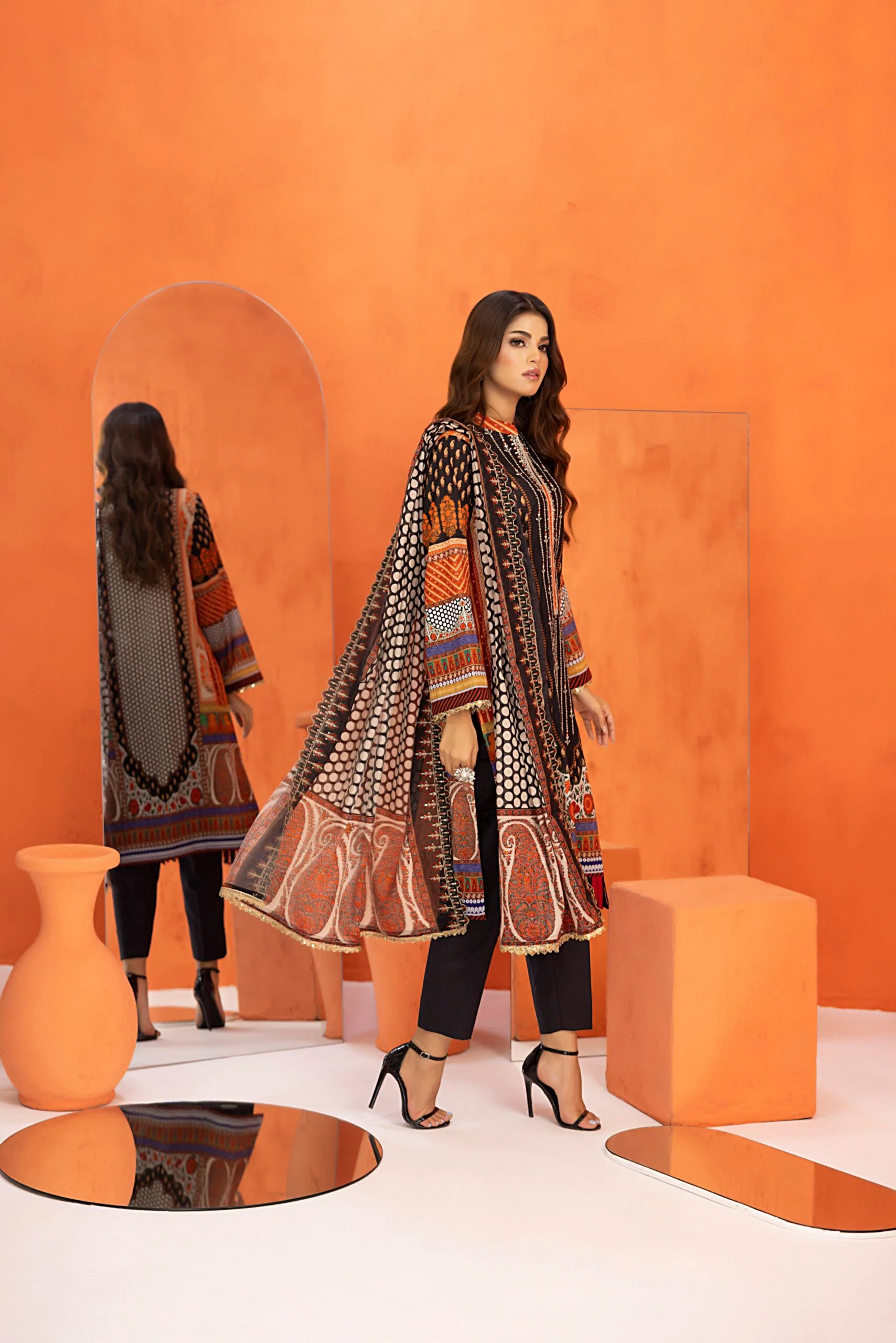Salina Cutwork Embroidered Lawn Collection 2024 – SCWE-1 - Image 4