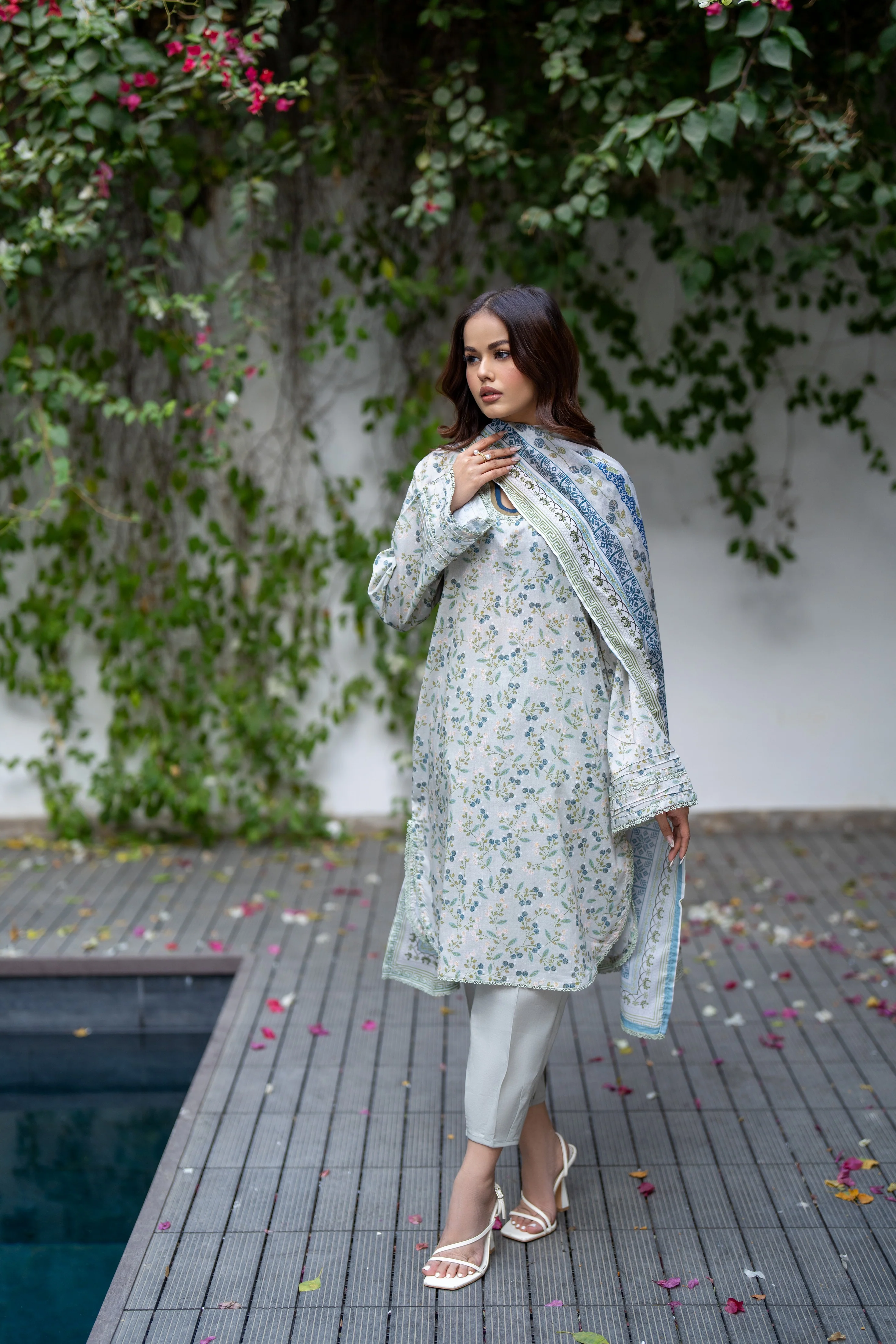 Salina Digital Printed Lawn V2 – SDPL25V2-1 - Image 4