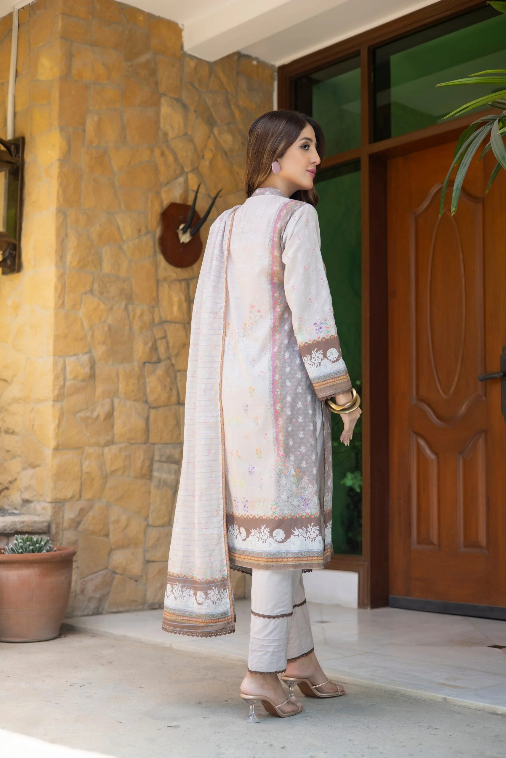 Salina Lawn Zari Collection Vol-9 – Z9-5 - Image 5