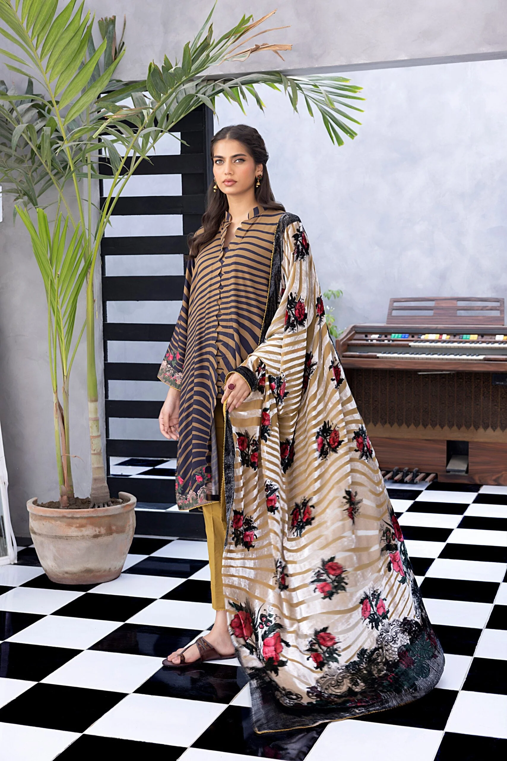 Salina Mushk Lawn Collection – RSPV-3 - Image 6