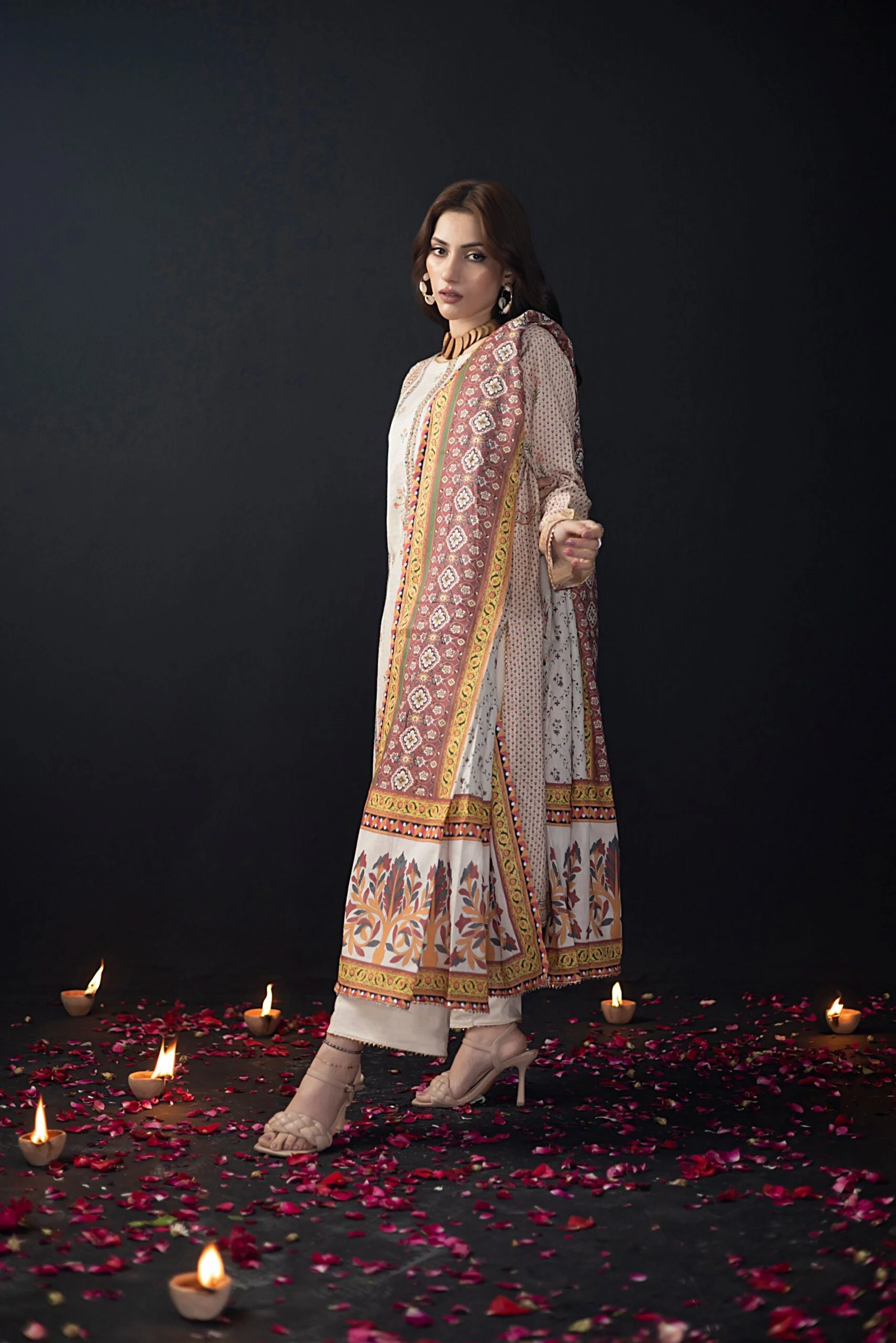 Salina Mushk Lawn Collection Vol-1 – SMV1-5 - Image 4