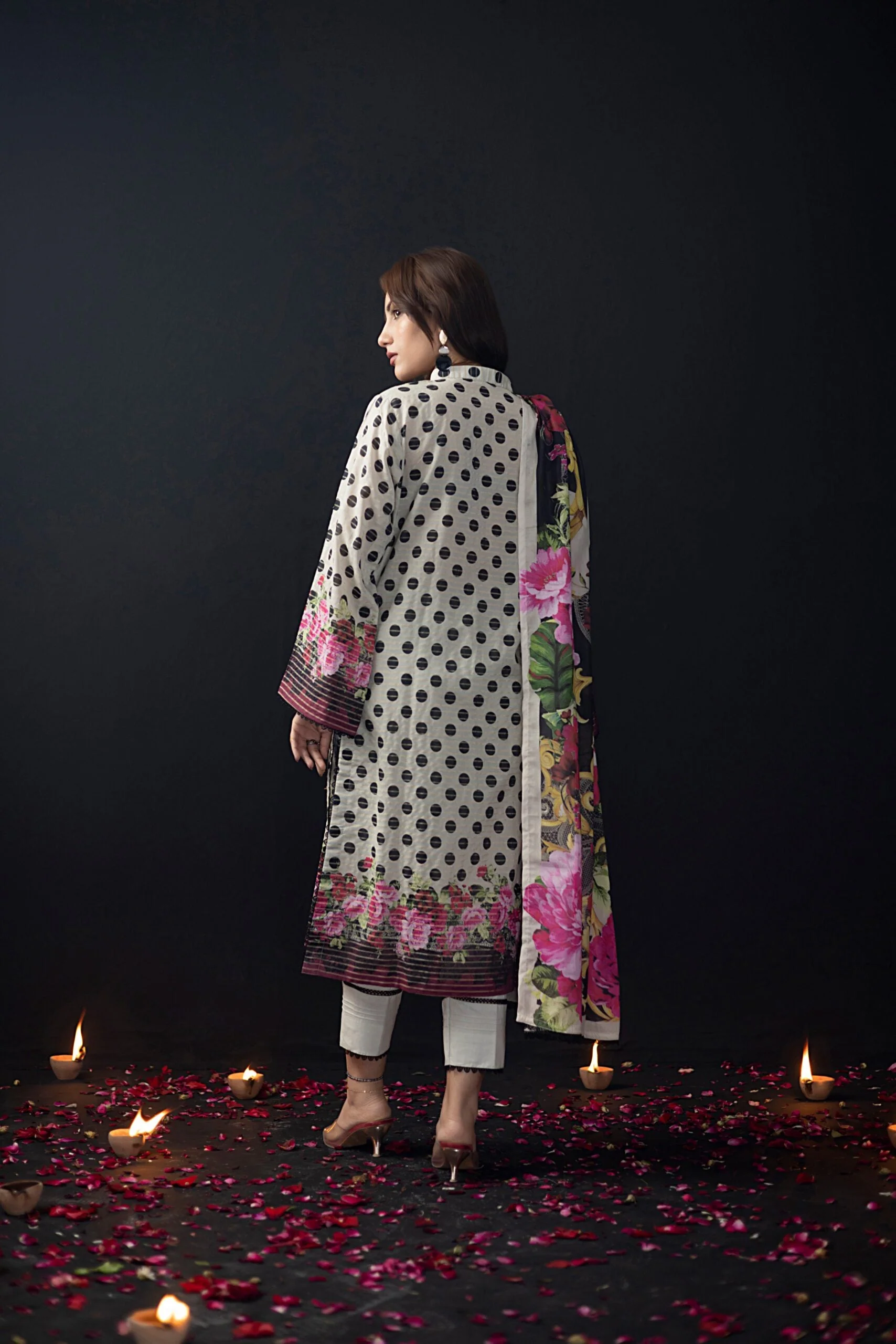 Salina Mushk Lawn Collection Vol-1 – SMV1-7 - Image 2