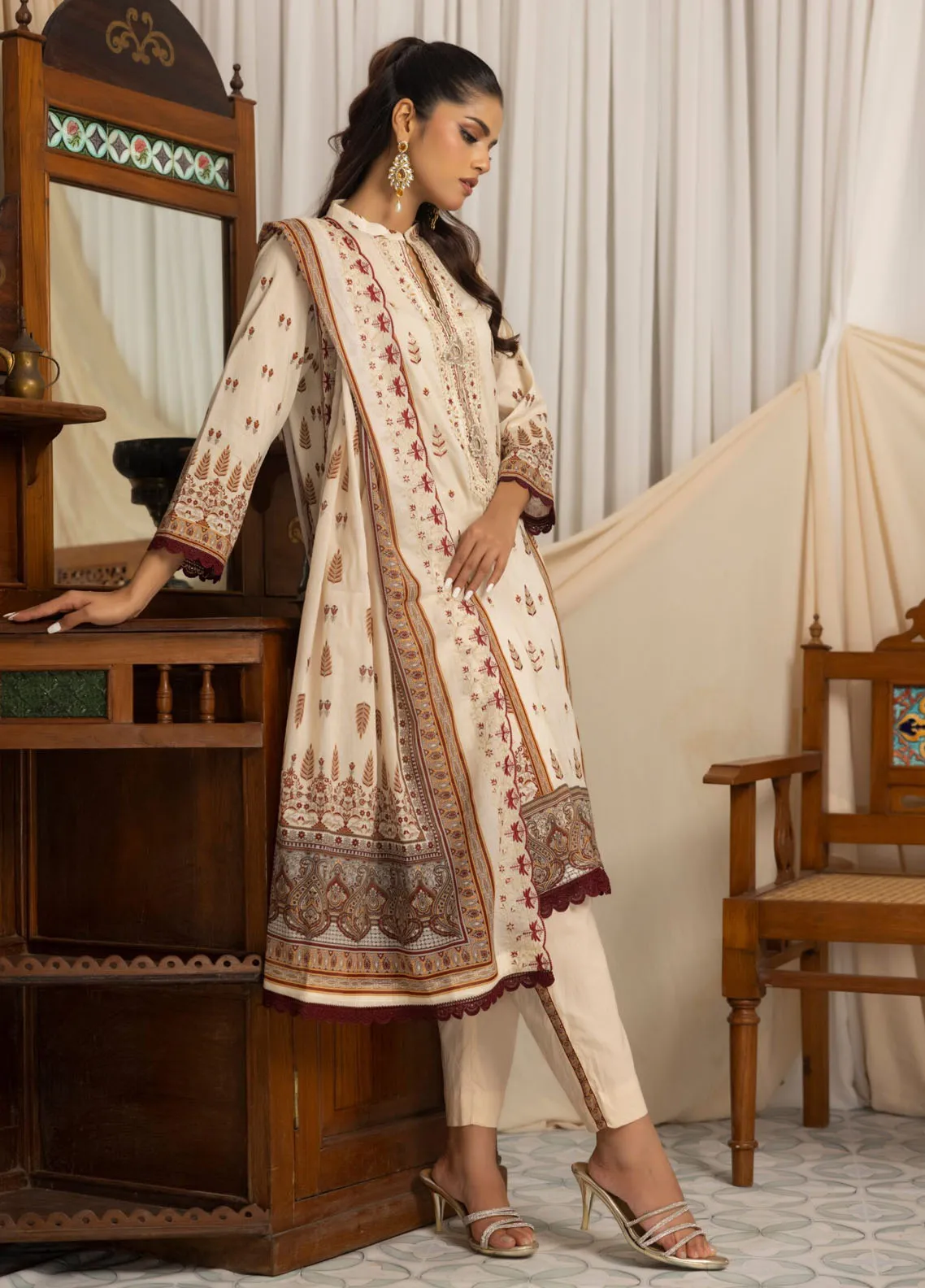 Salina Printed Lawn Collection with Cutwork Dupatta 25-V3 – D-08