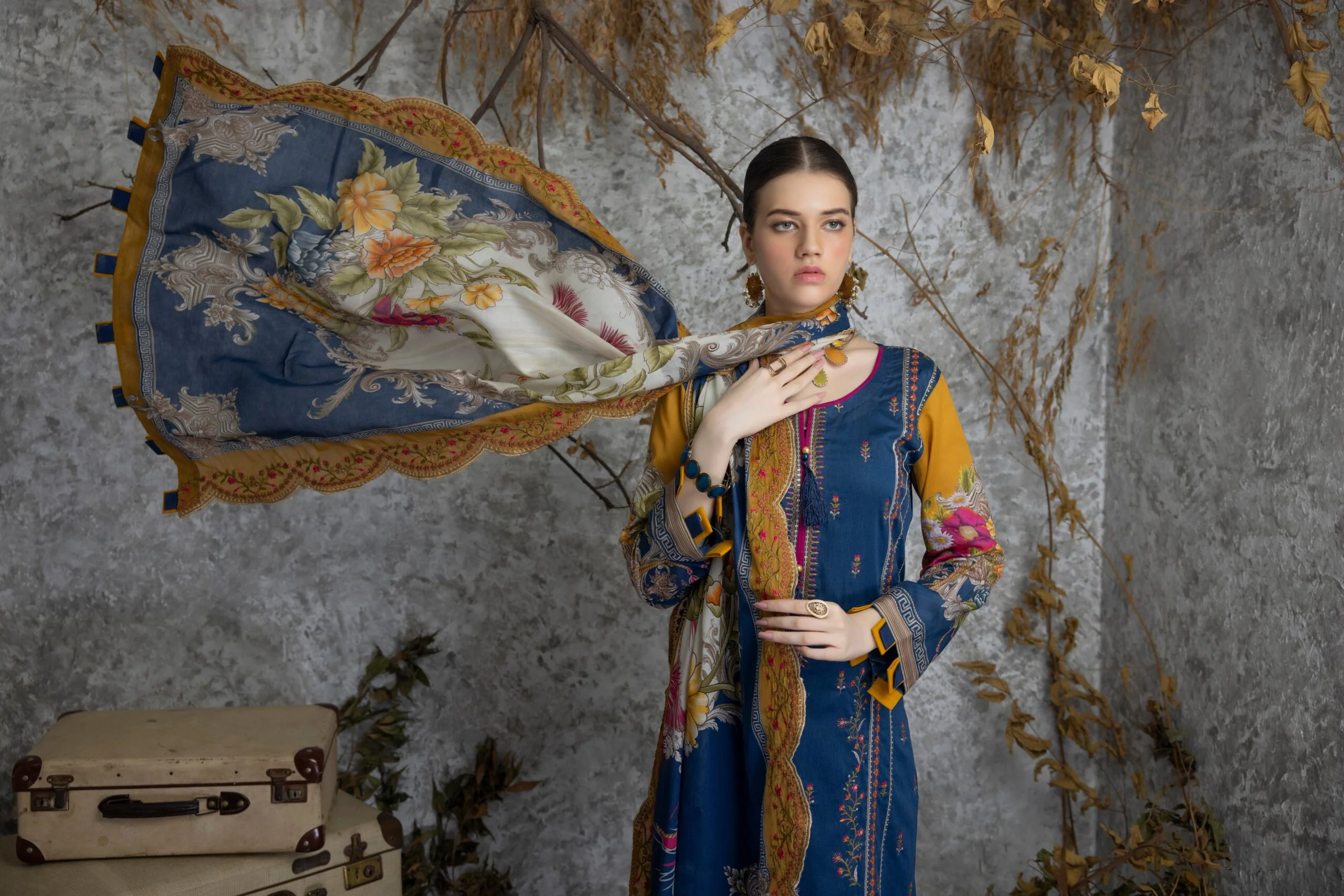 Salina Printed Lawn Collection with Cutwork Dupatta – SCWV2-4 - Image 5