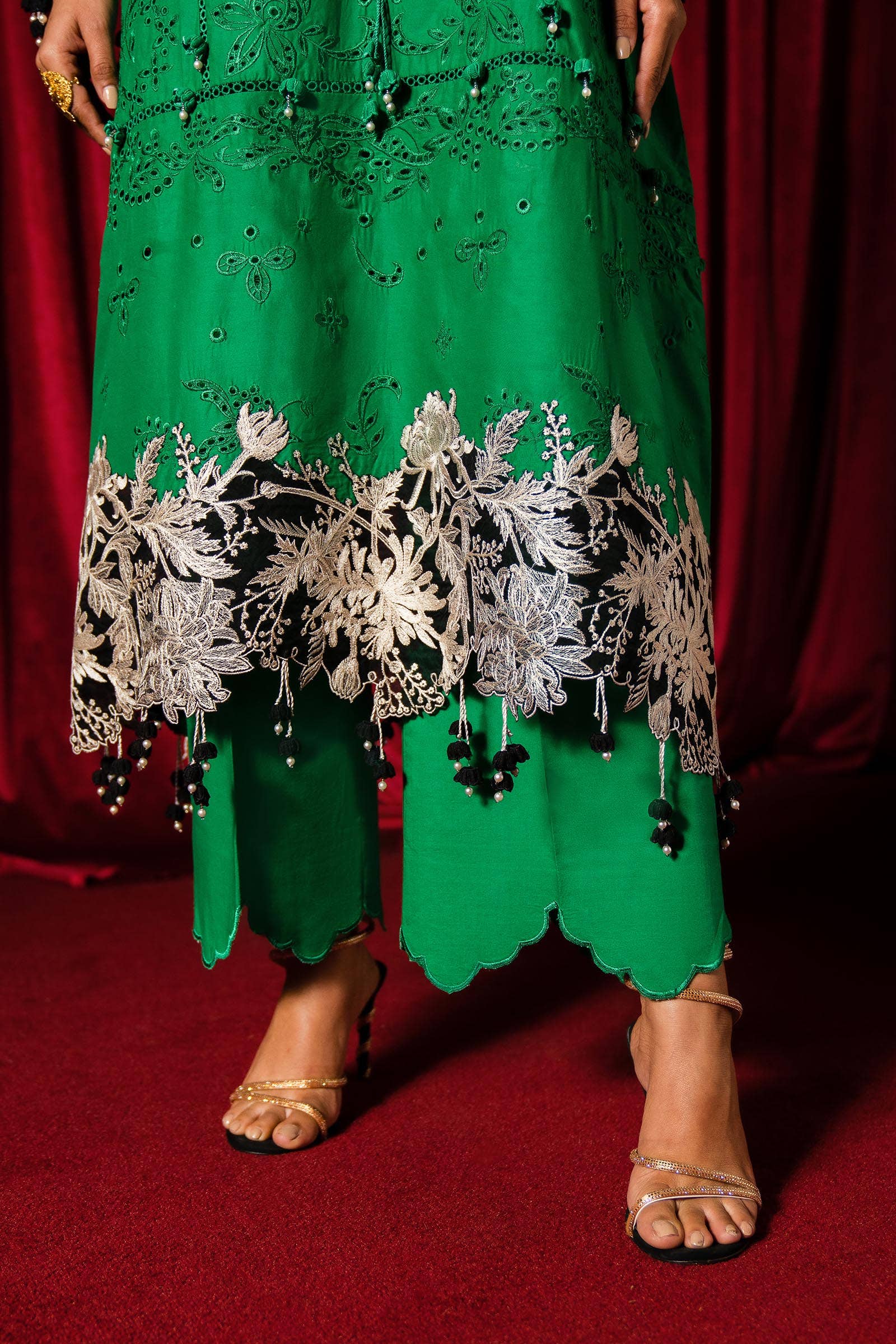 Sana Safinaz Luxury Lawn Collection 2024 – L241-001B-3CL - Image 3