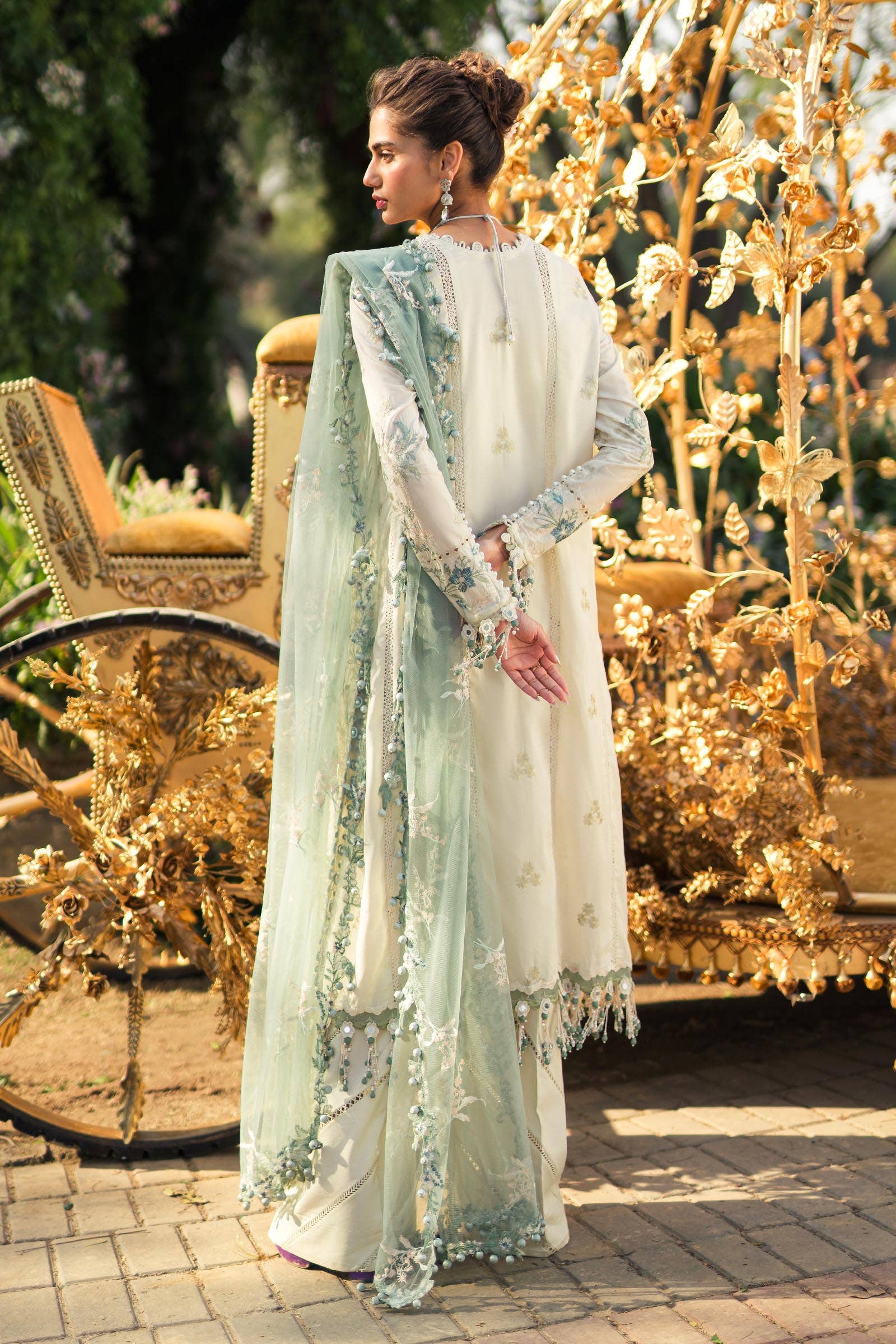 Sana Safinaz Luxury Lawn Collection 2024 – L241-003A-3CT - Image 5